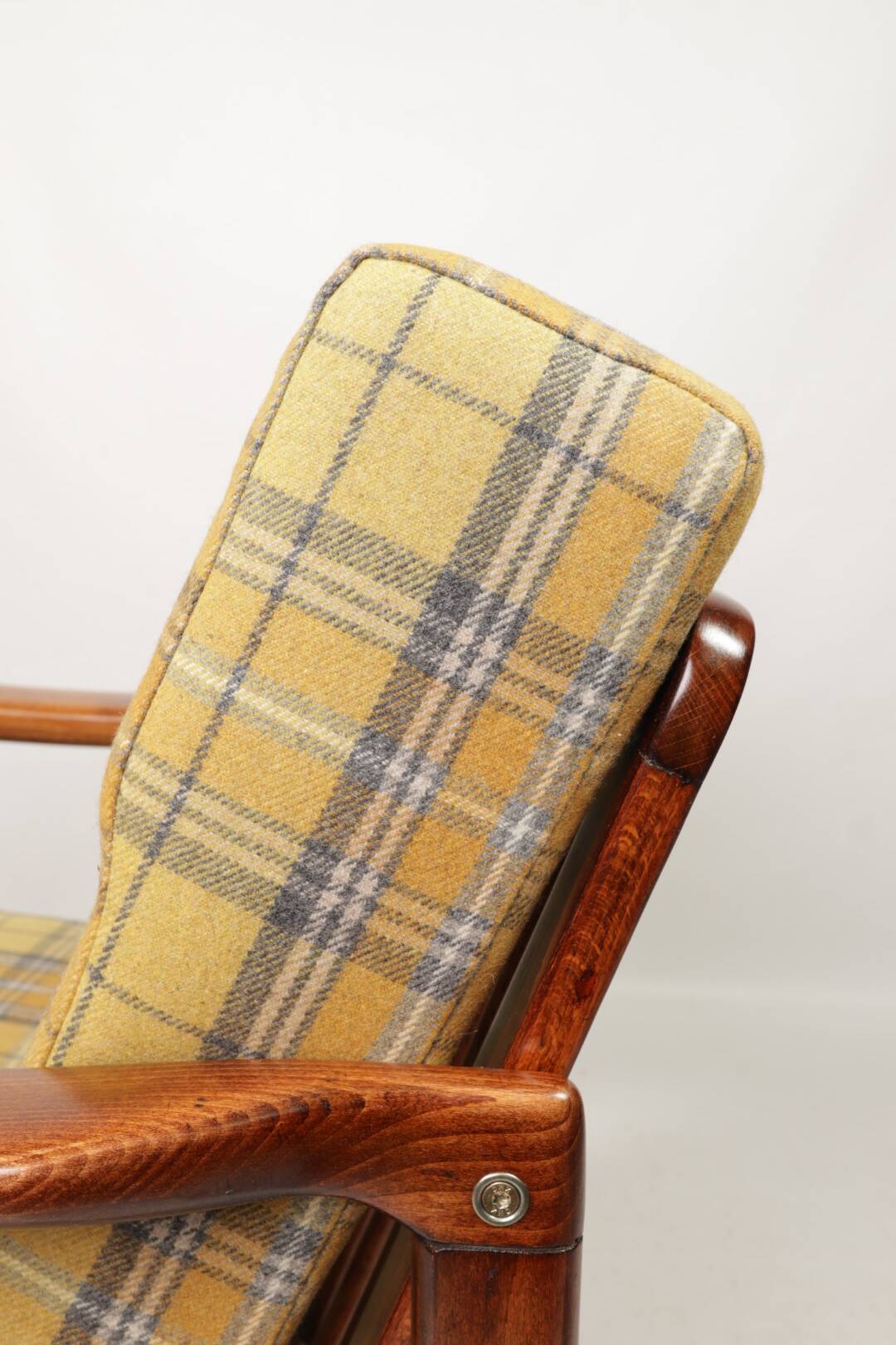 Fauteuil vintage Mid Century Design avec coussins en laine tartan jaune, Pologne, 1960