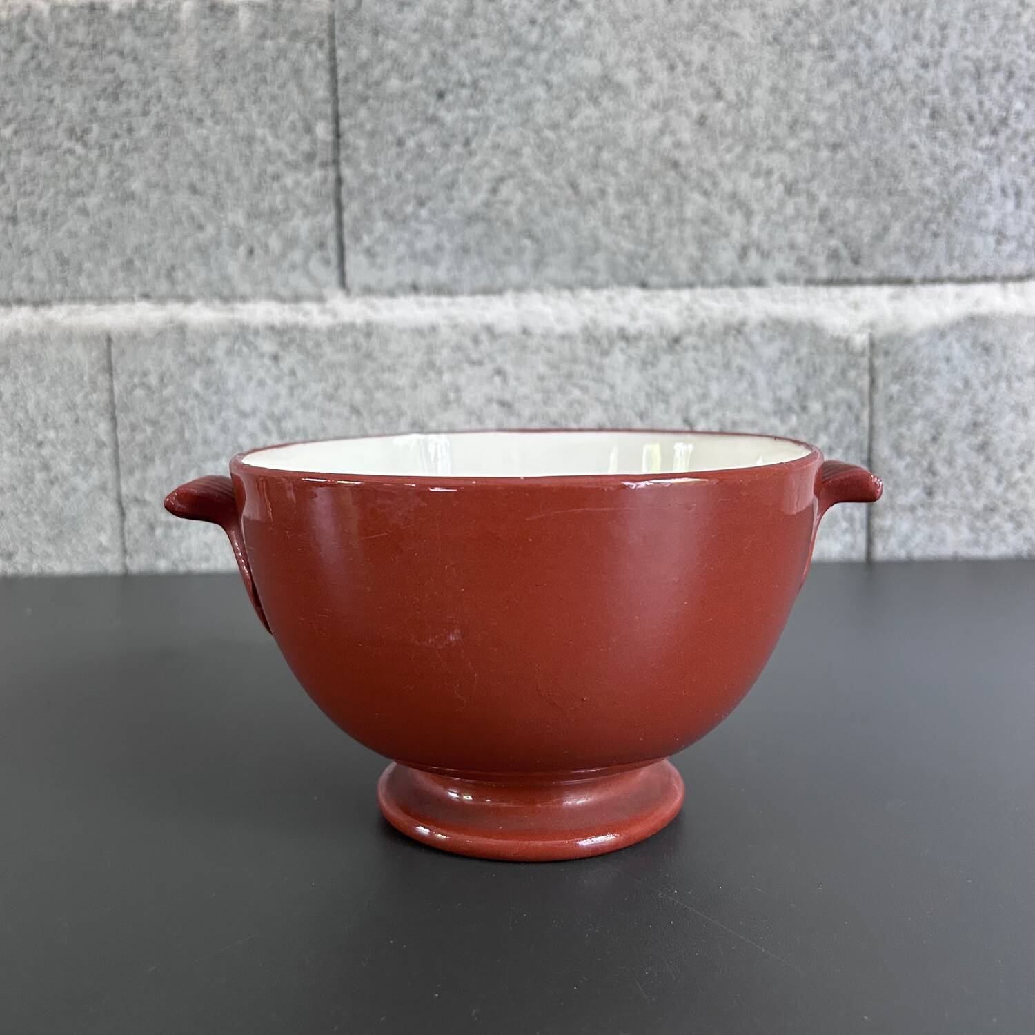 Two-tone 2-legged cut