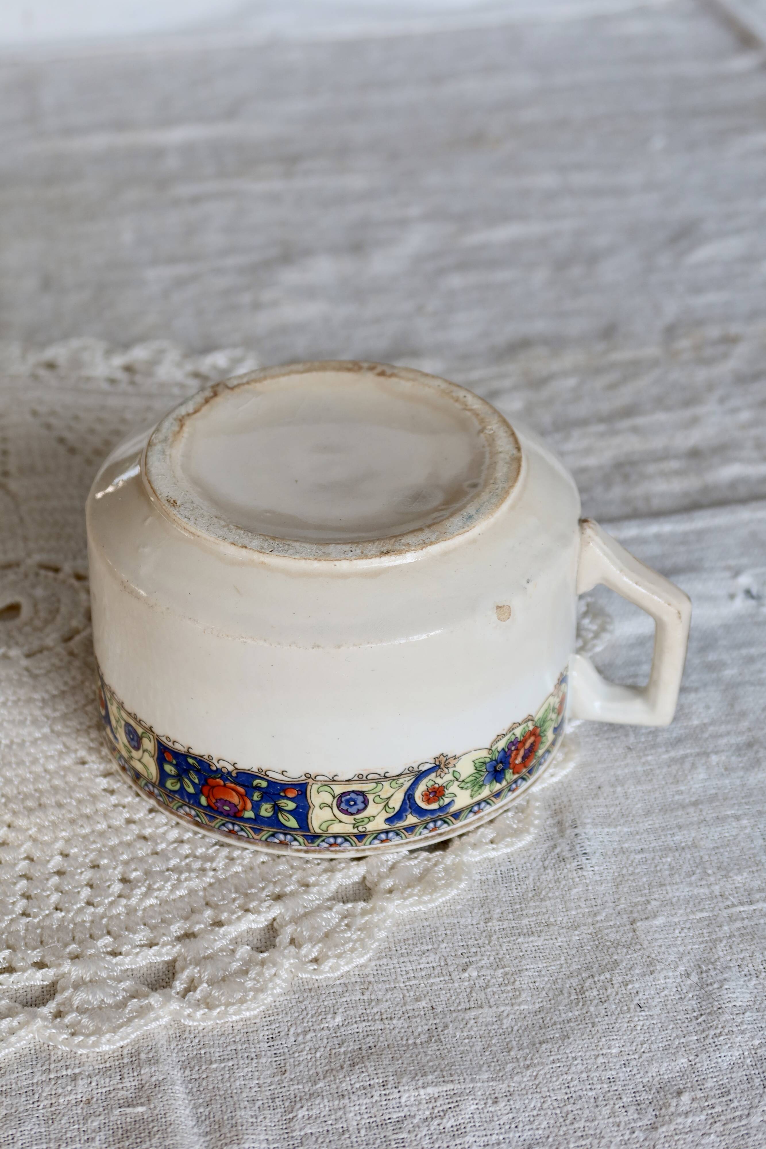 Antique chocolate cup in ivory earthenware - Polychrome frieze decoration