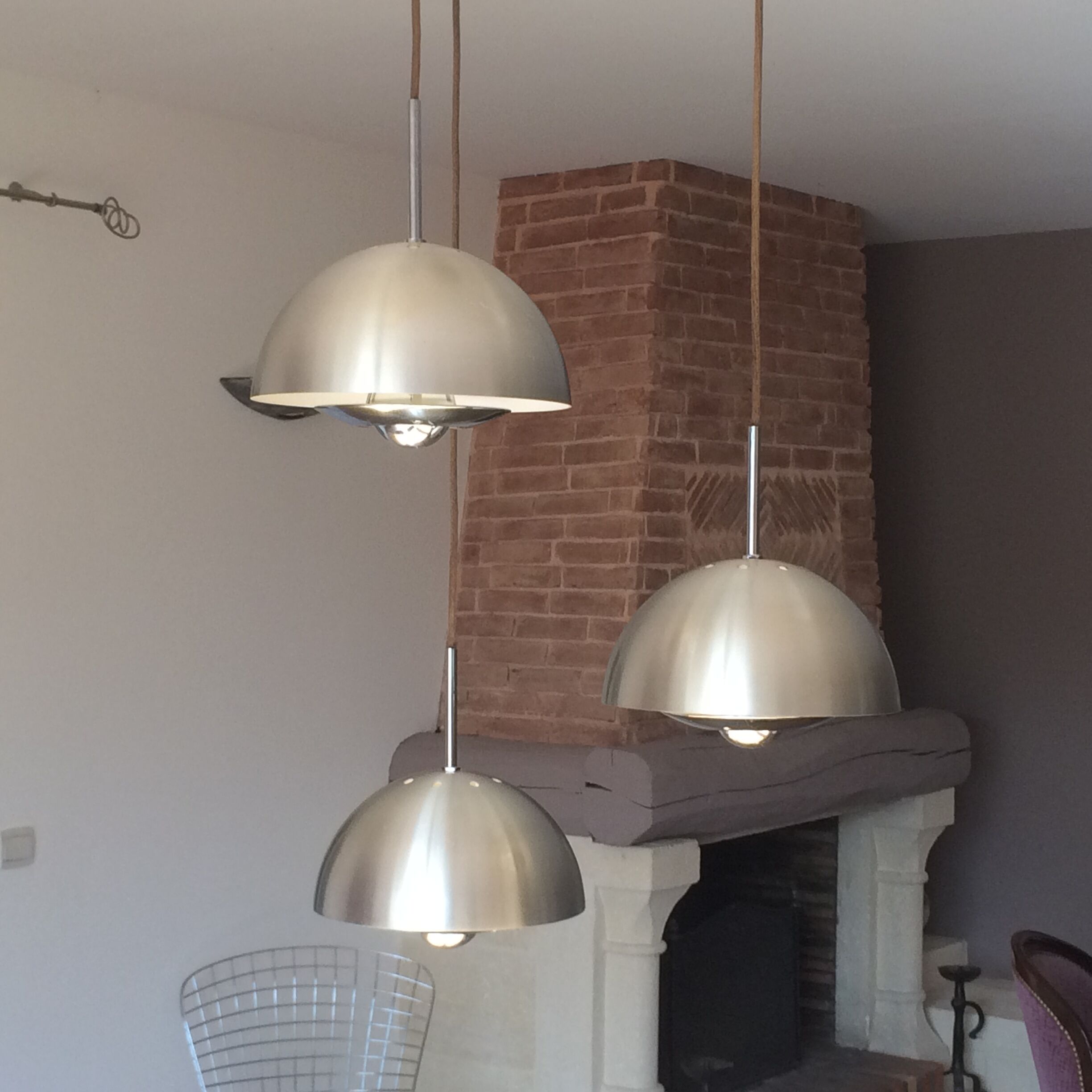 Suspension waterfall Jean GANDELIN. 1970. 3 chrome steel globes.