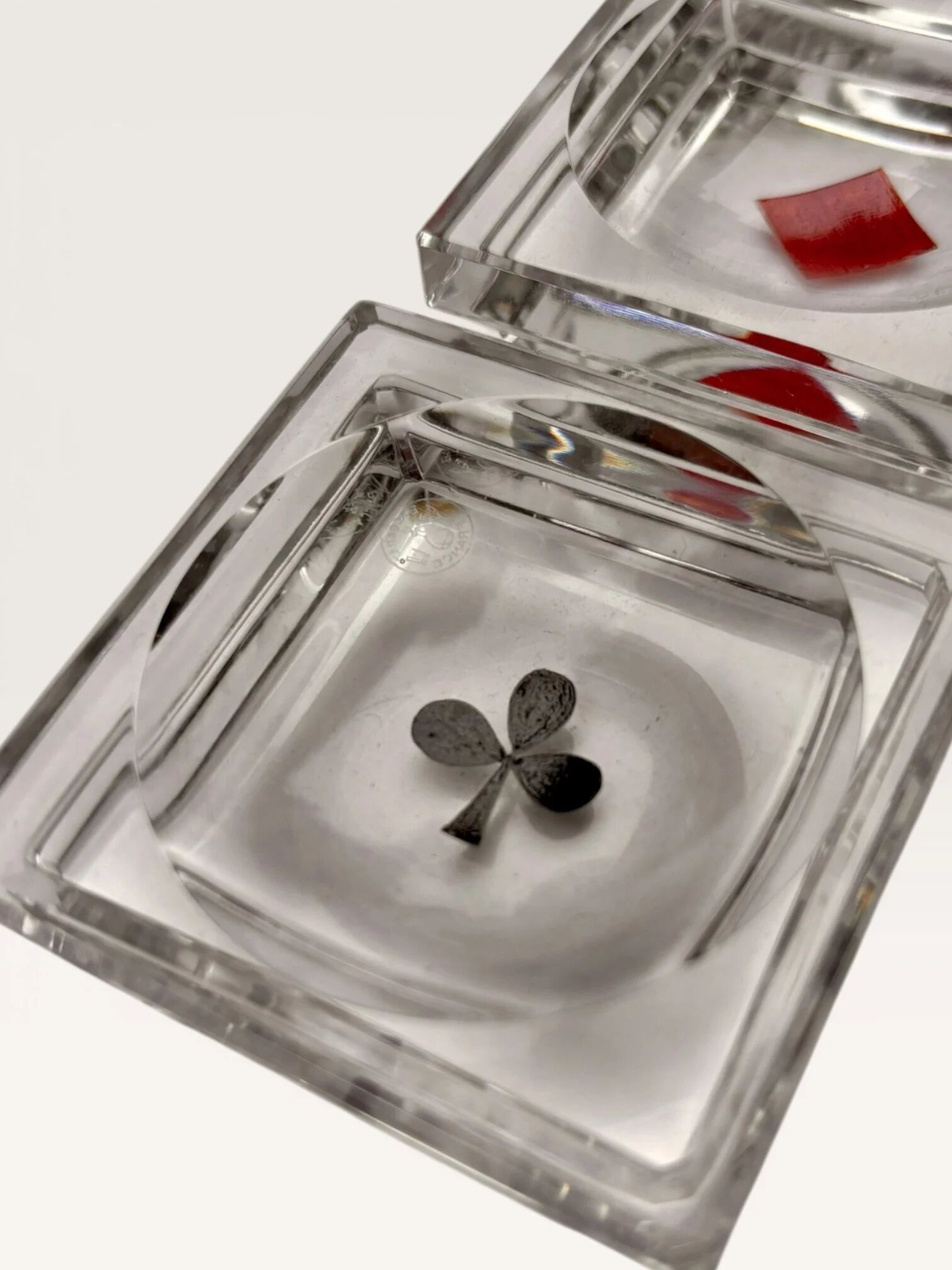 4 Baccarat ashtrays in hand-painted crystal