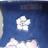 Large baluster vase in Chinese porcelain with vintage floral decoration from the 1970s-80s.