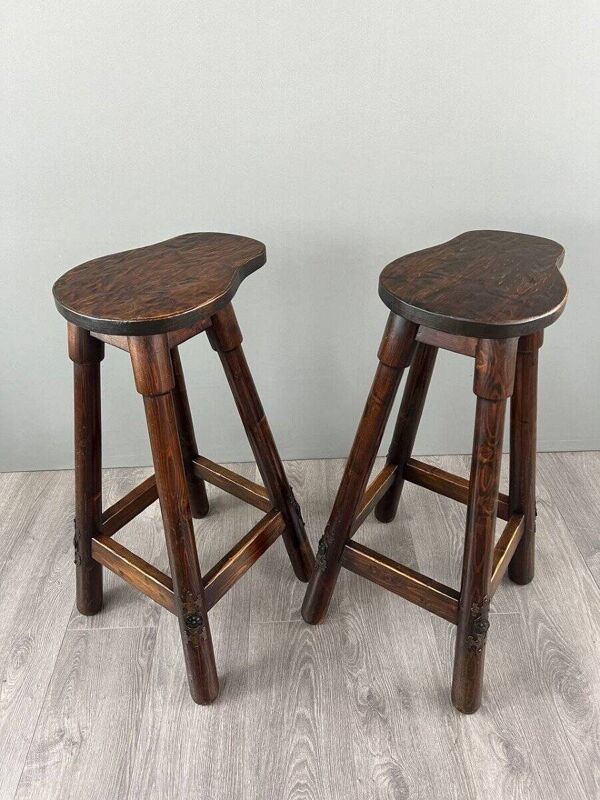 Bar Rustique En Bois Sculpté Avec Tabourets Et Coffre à Vin, XXe Siècle