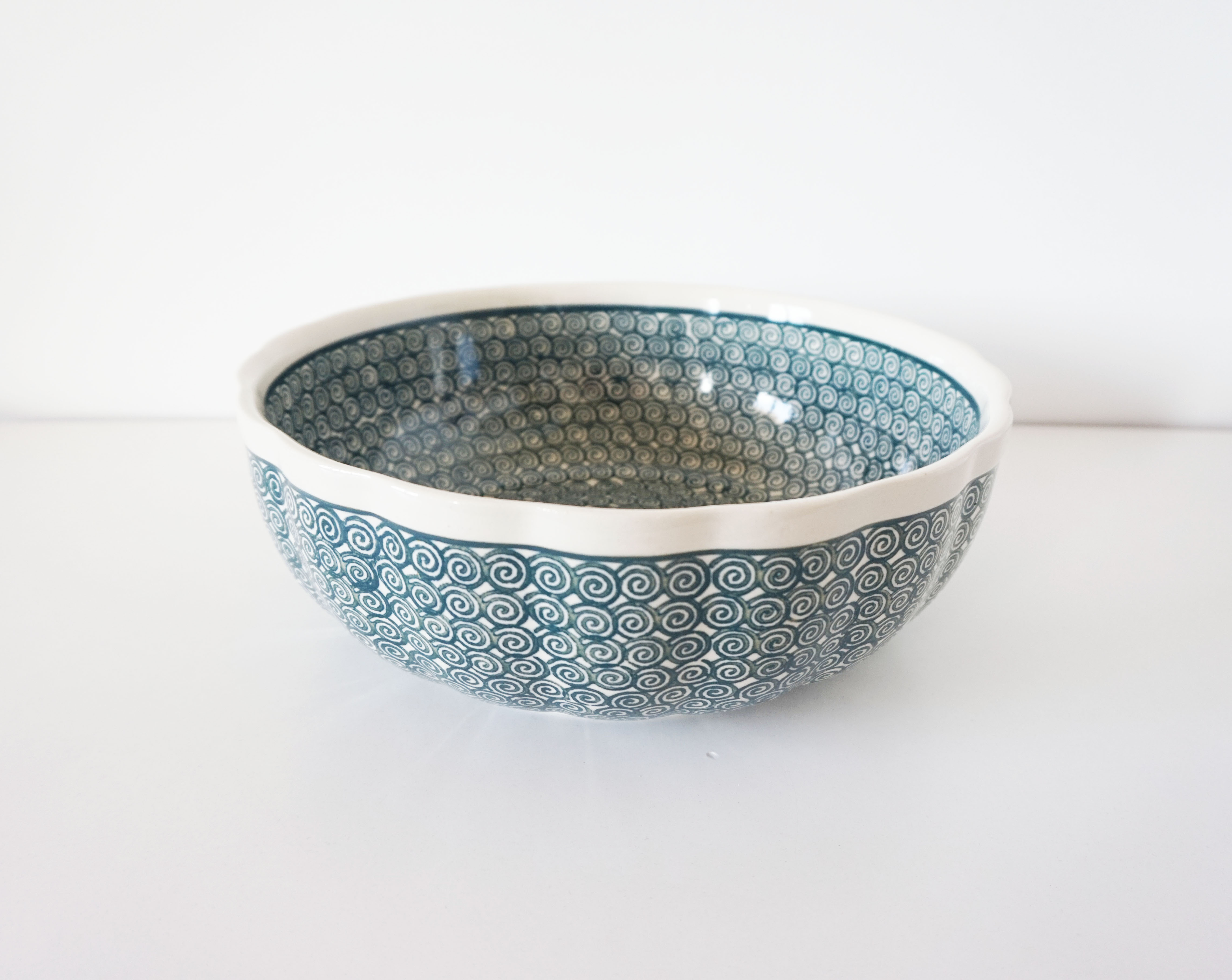 Salad bowl green circular pattern