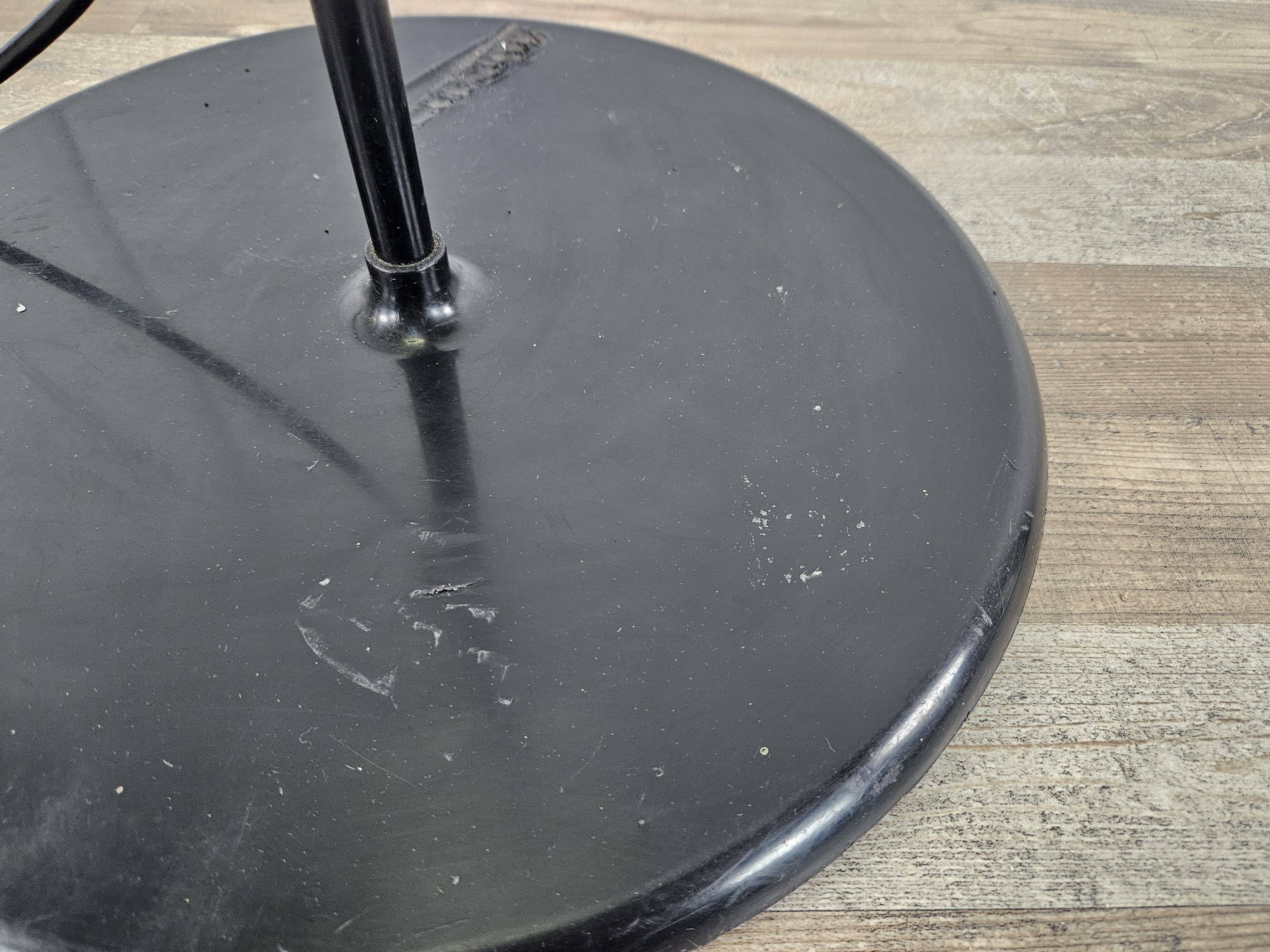 Lampadaire Aton conçu par Ernesto Gismondi en 1980 pour Artemide