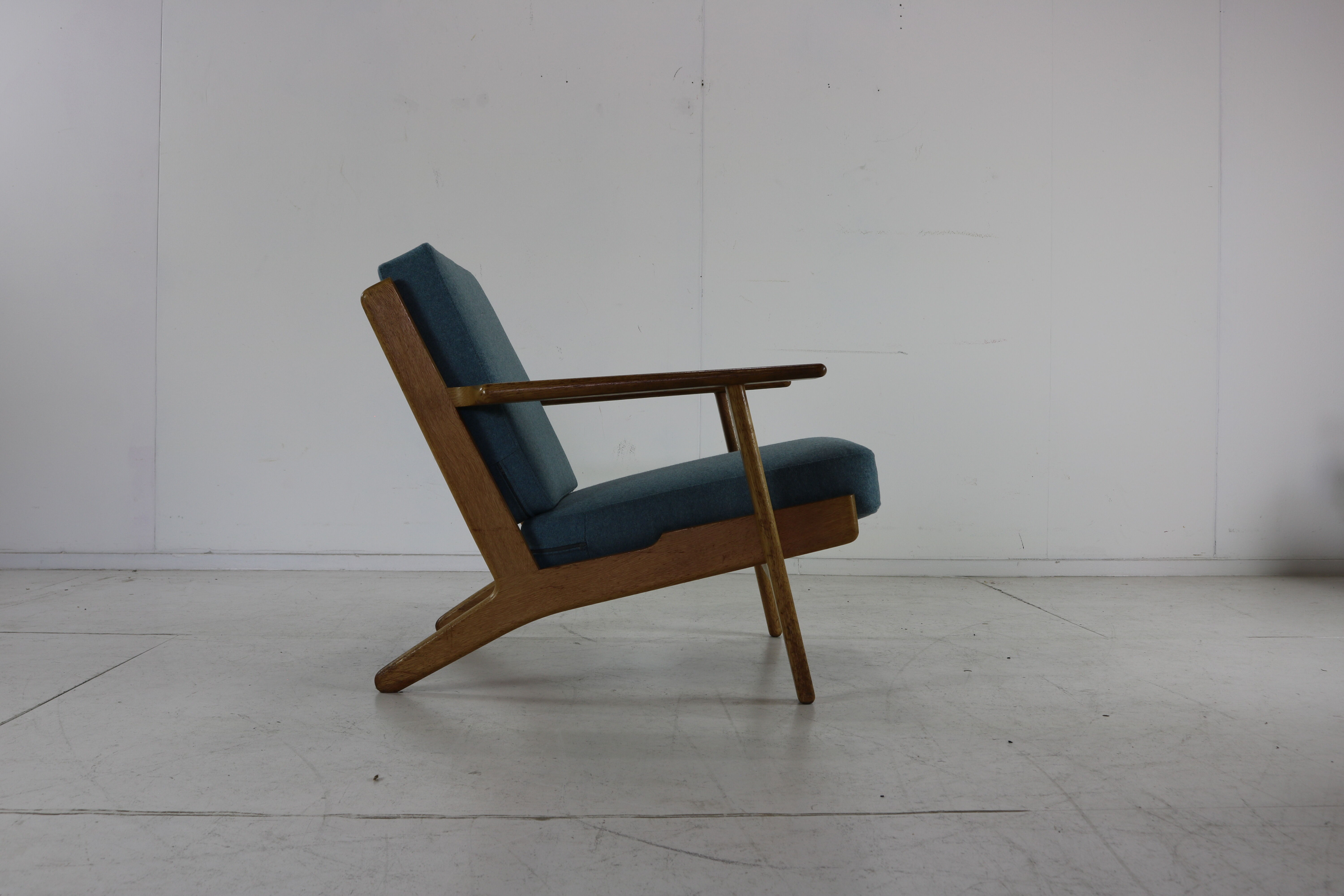 Complete danish design oakwood Hans Wegner lounge set