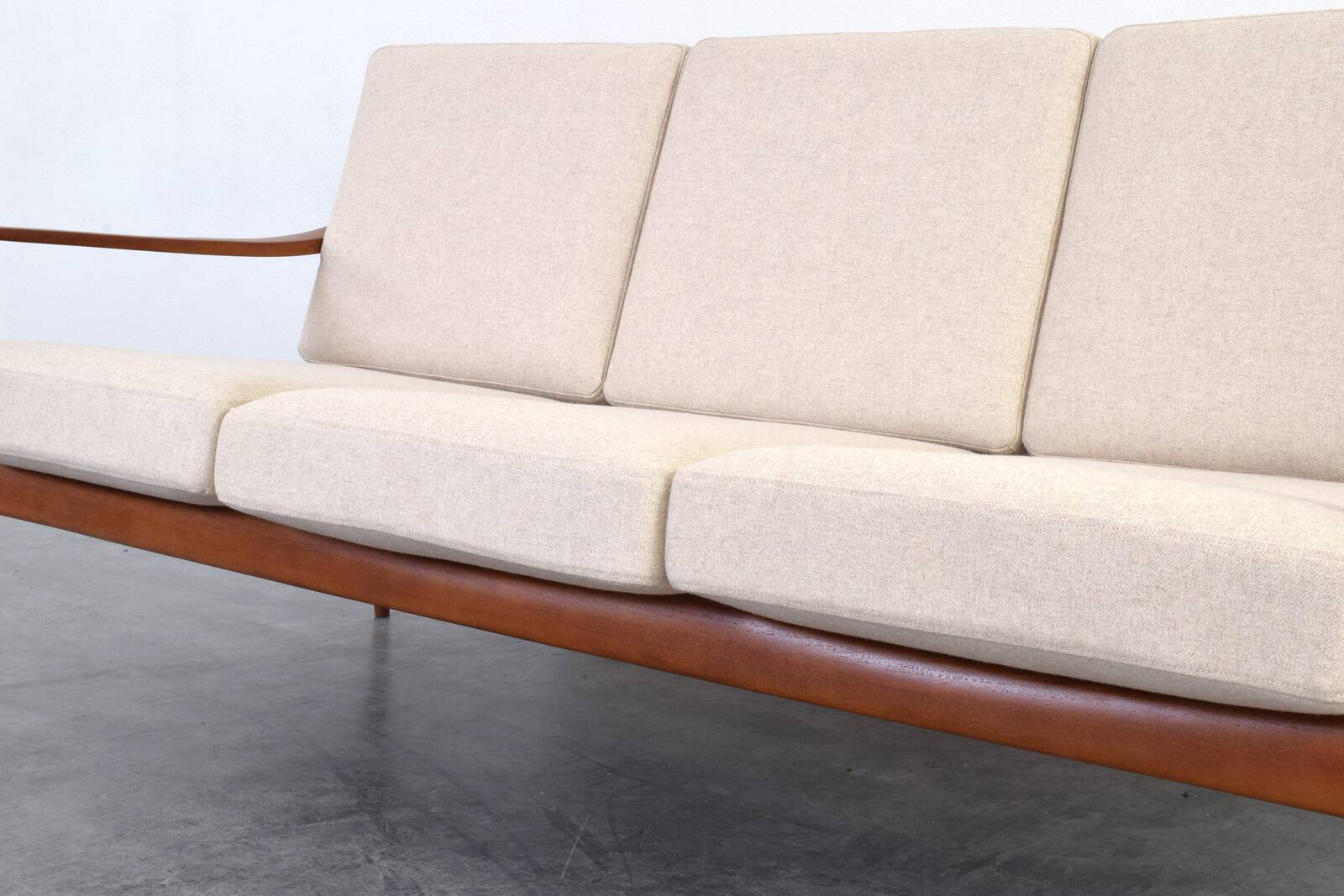 Mid-Century Teak Sofa from Knoll Antimott, 1960s.