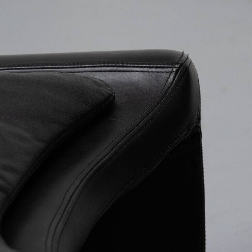 Saporiti Italia P60 armchair with ottoman