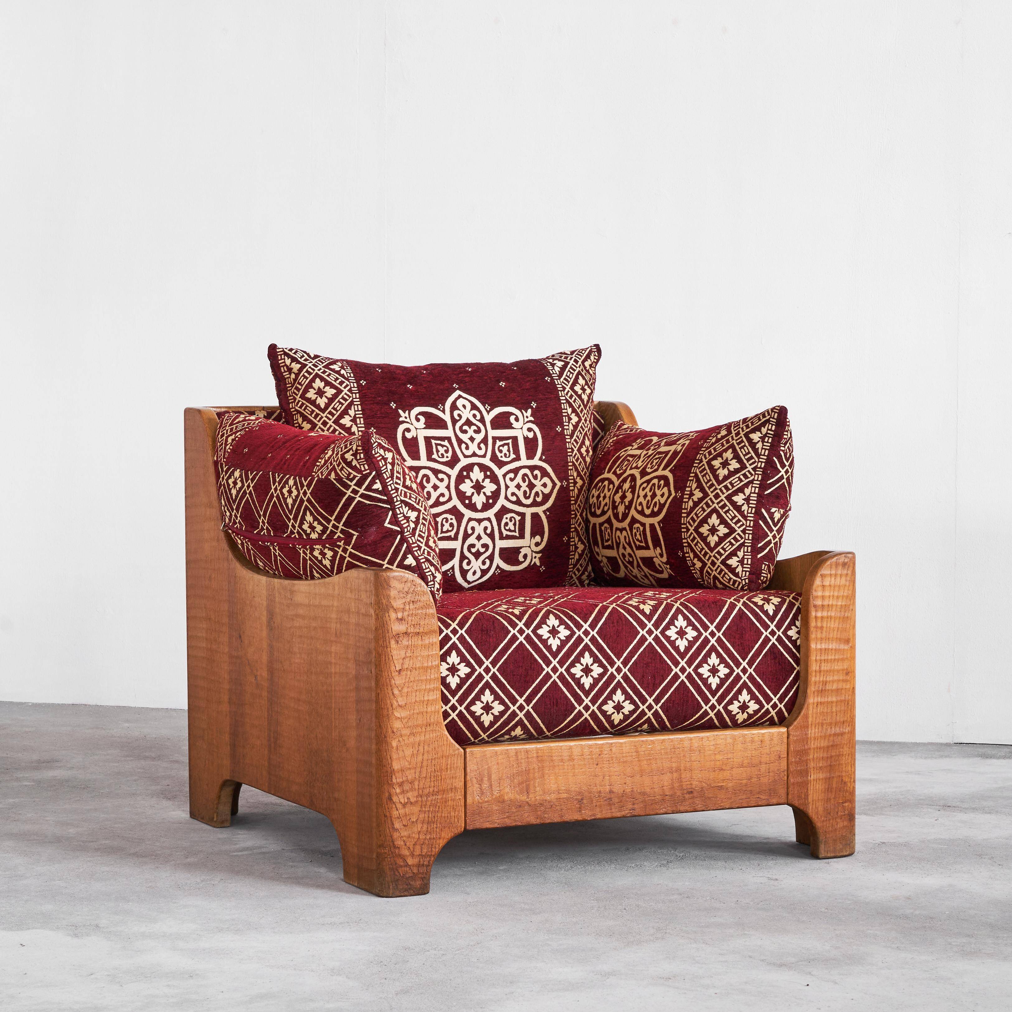 Sculptural lounge chair in solid oak from the 1940s.