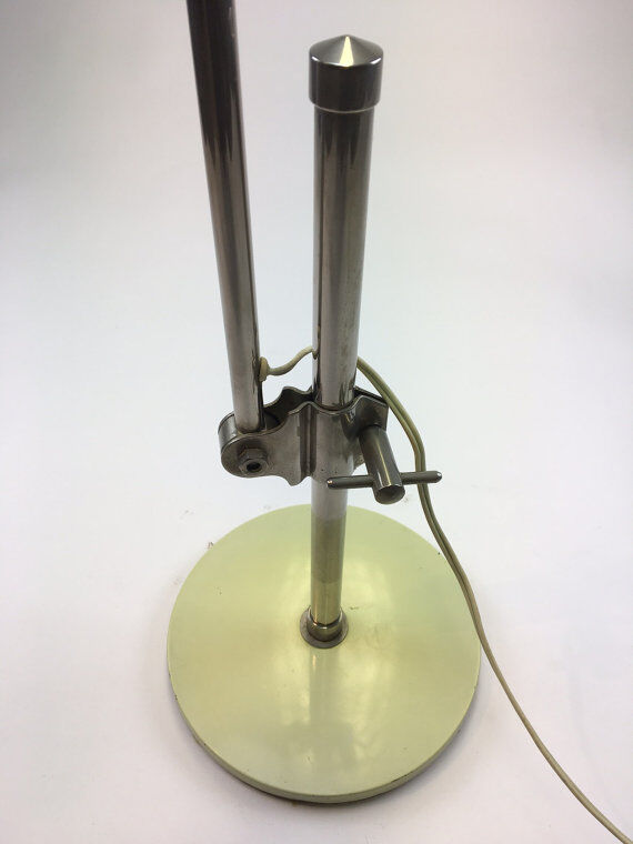Green-lamp HALA table