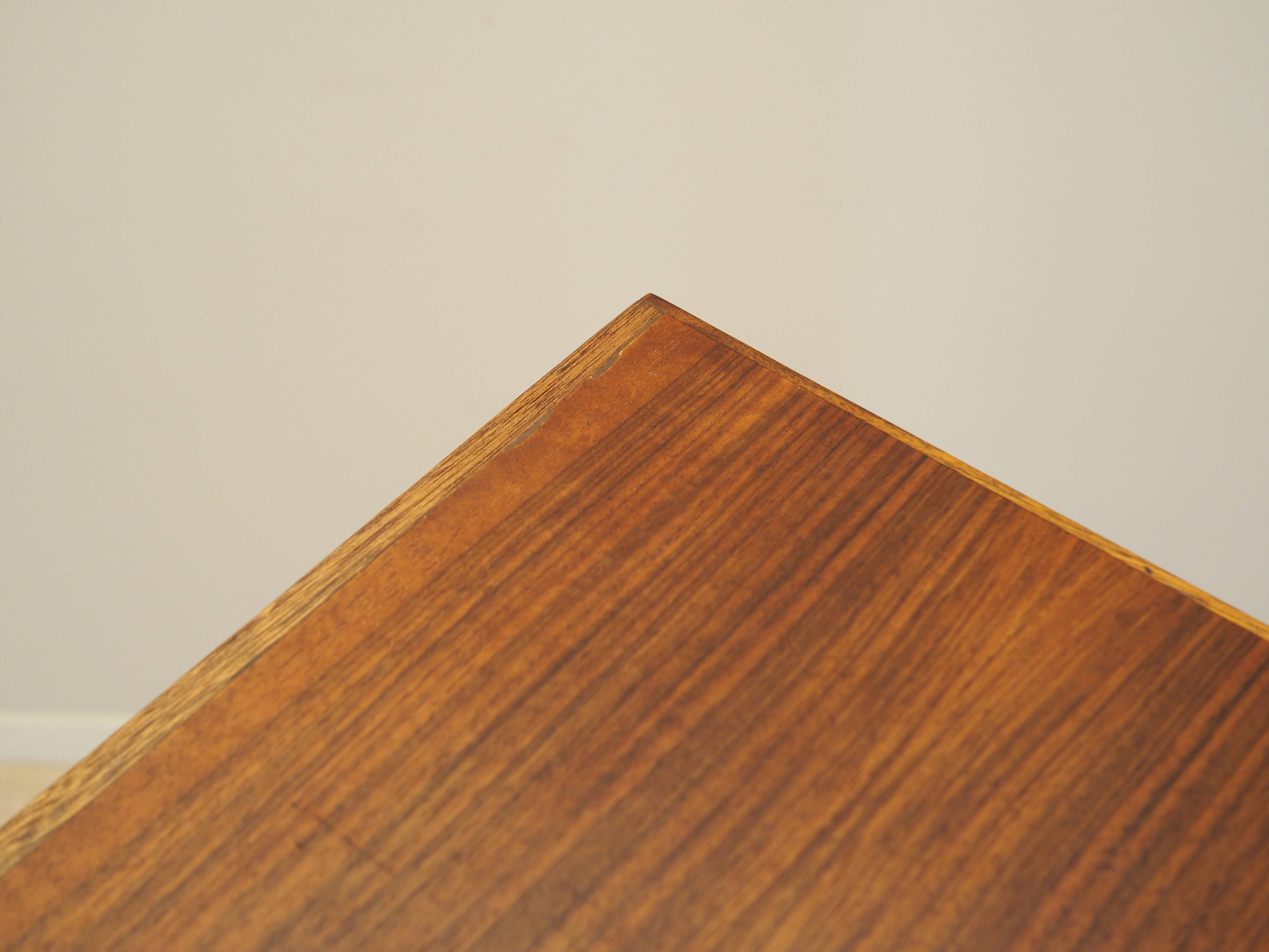 Commode en noyer, design danois, années 1970, production : Danemark