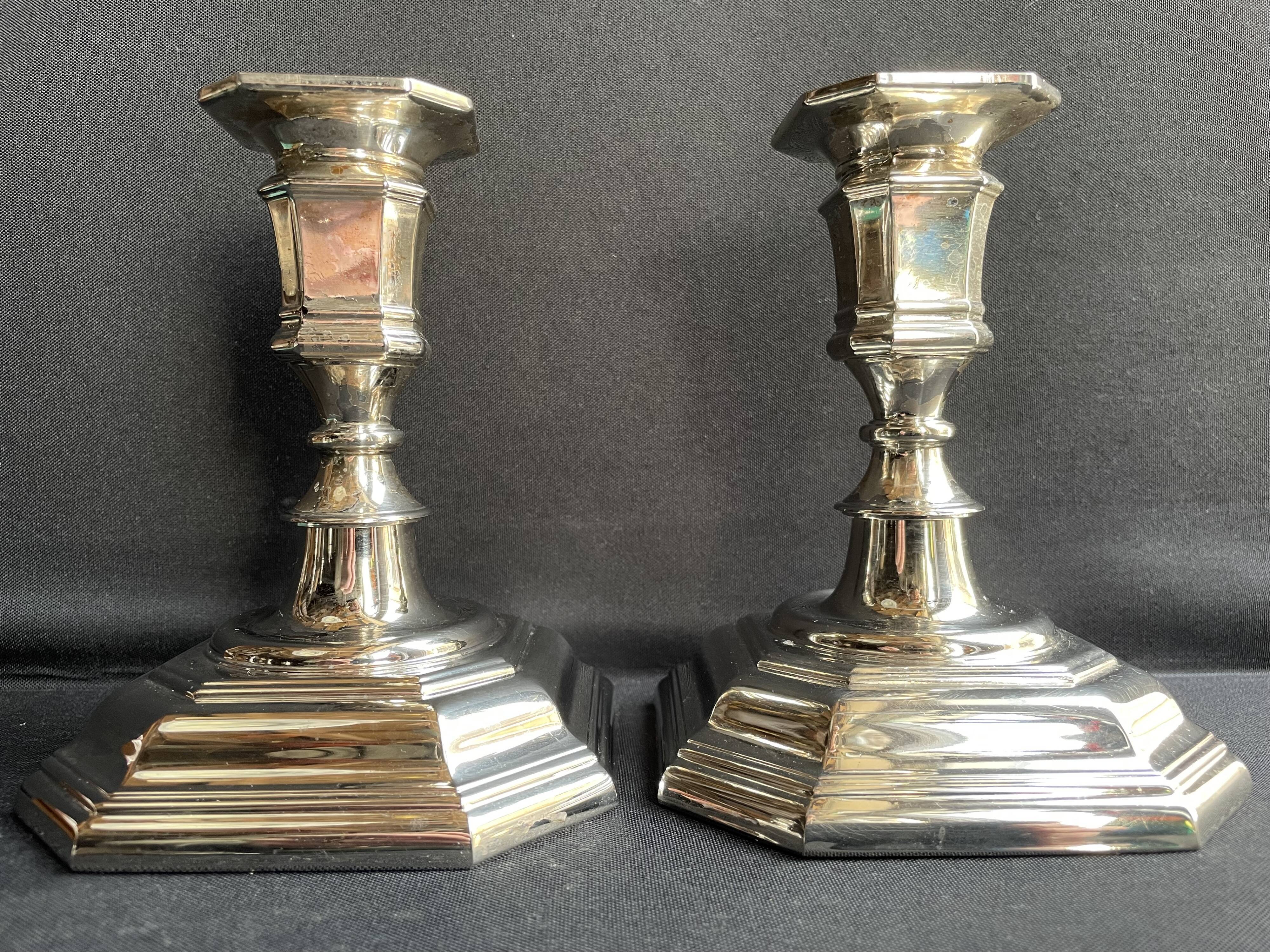 Pair of candlesticks in silver metal regency style