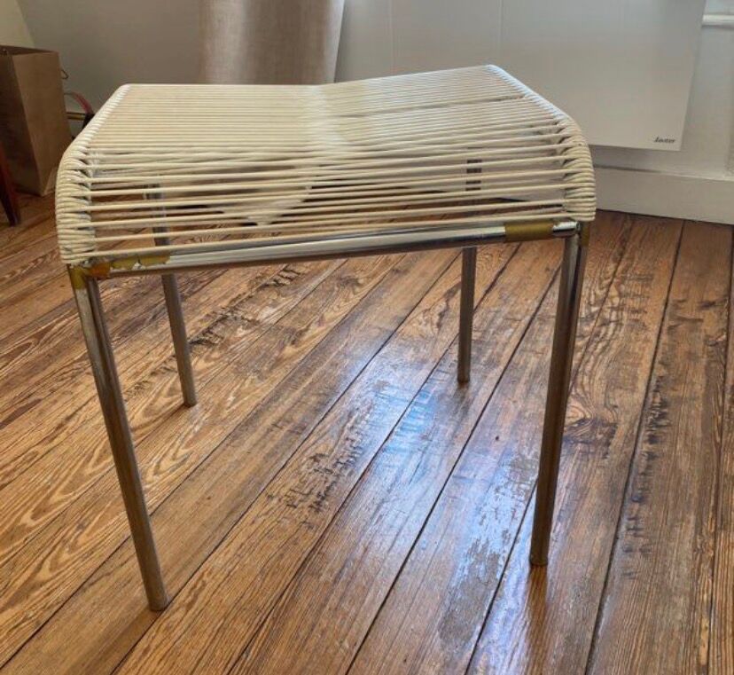 Spaghetti stool