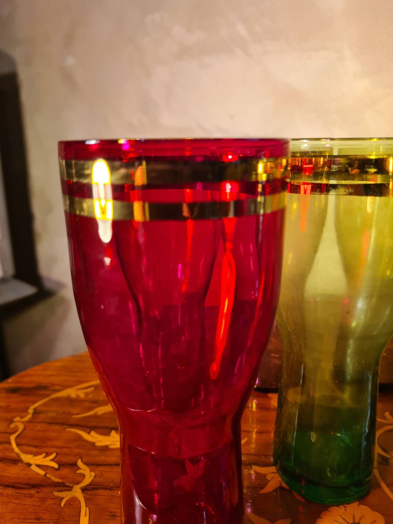 lot of 7 large tinted glasses for lemonade with double gold rim, 1950, 16x8 in good condition