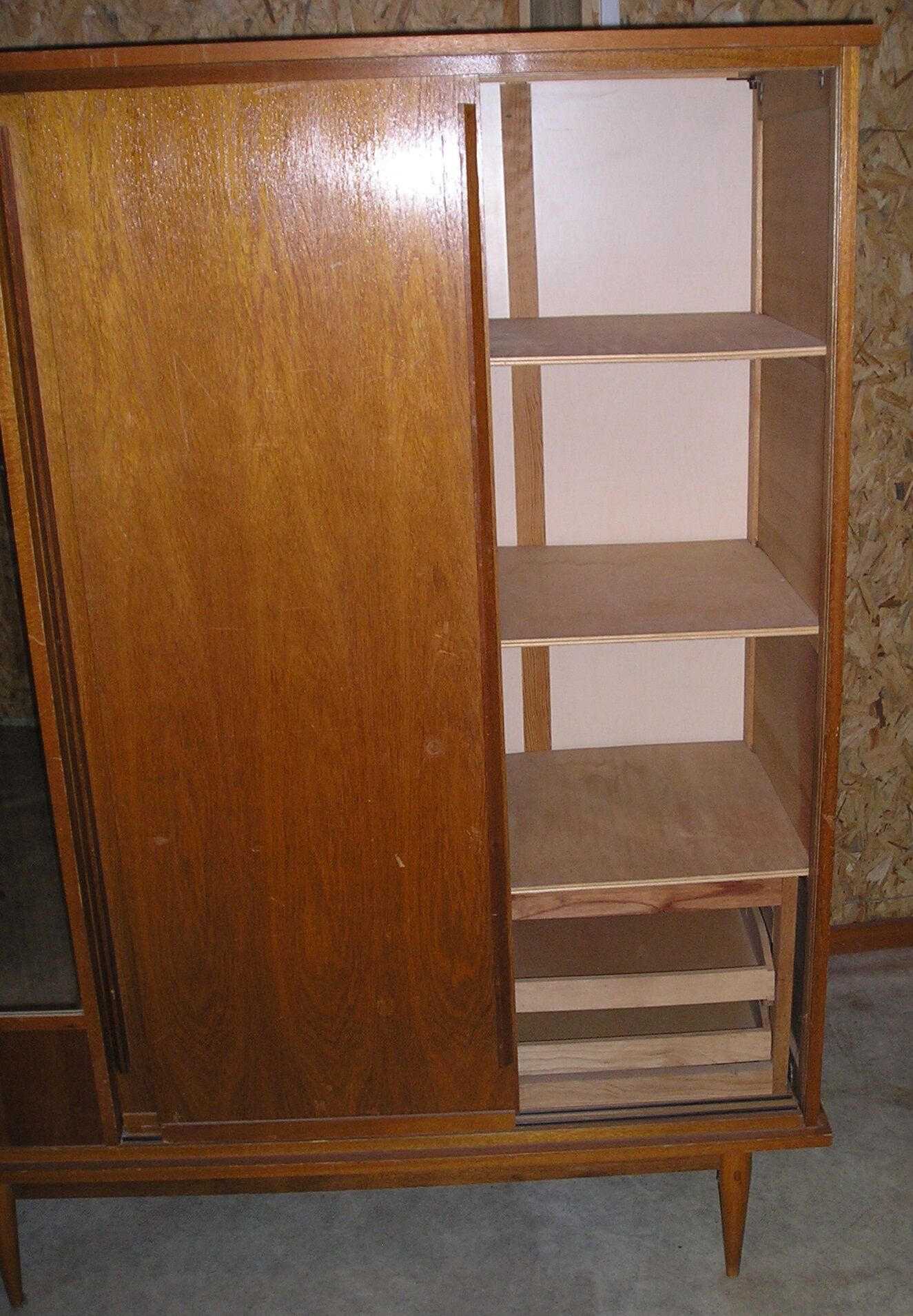 Walk-in wardrobe to ice 1960