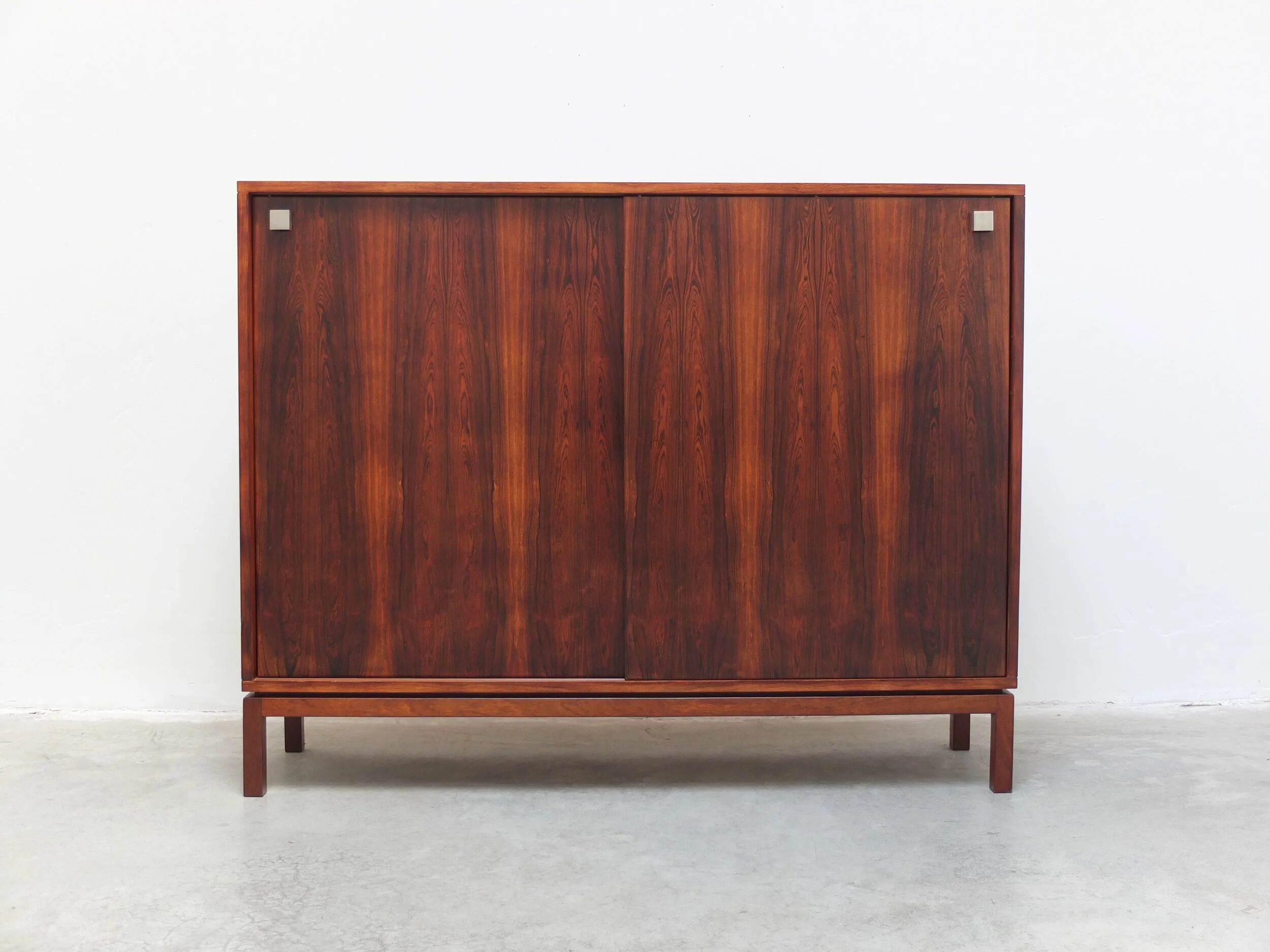 Cabinet en palissandre avec portes coulissantes par Alfred Hendrickx pour Belform, années 1960.