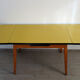 Table formica jaune et pieds bois années 50