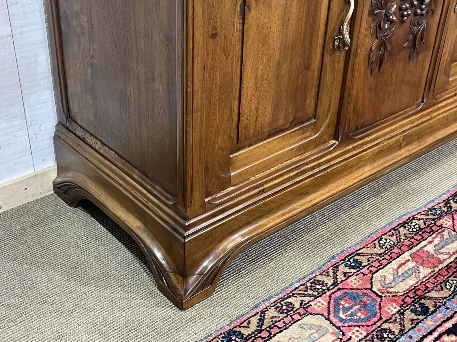 Art Nouveau enfilade in walnut from the early 20th century.