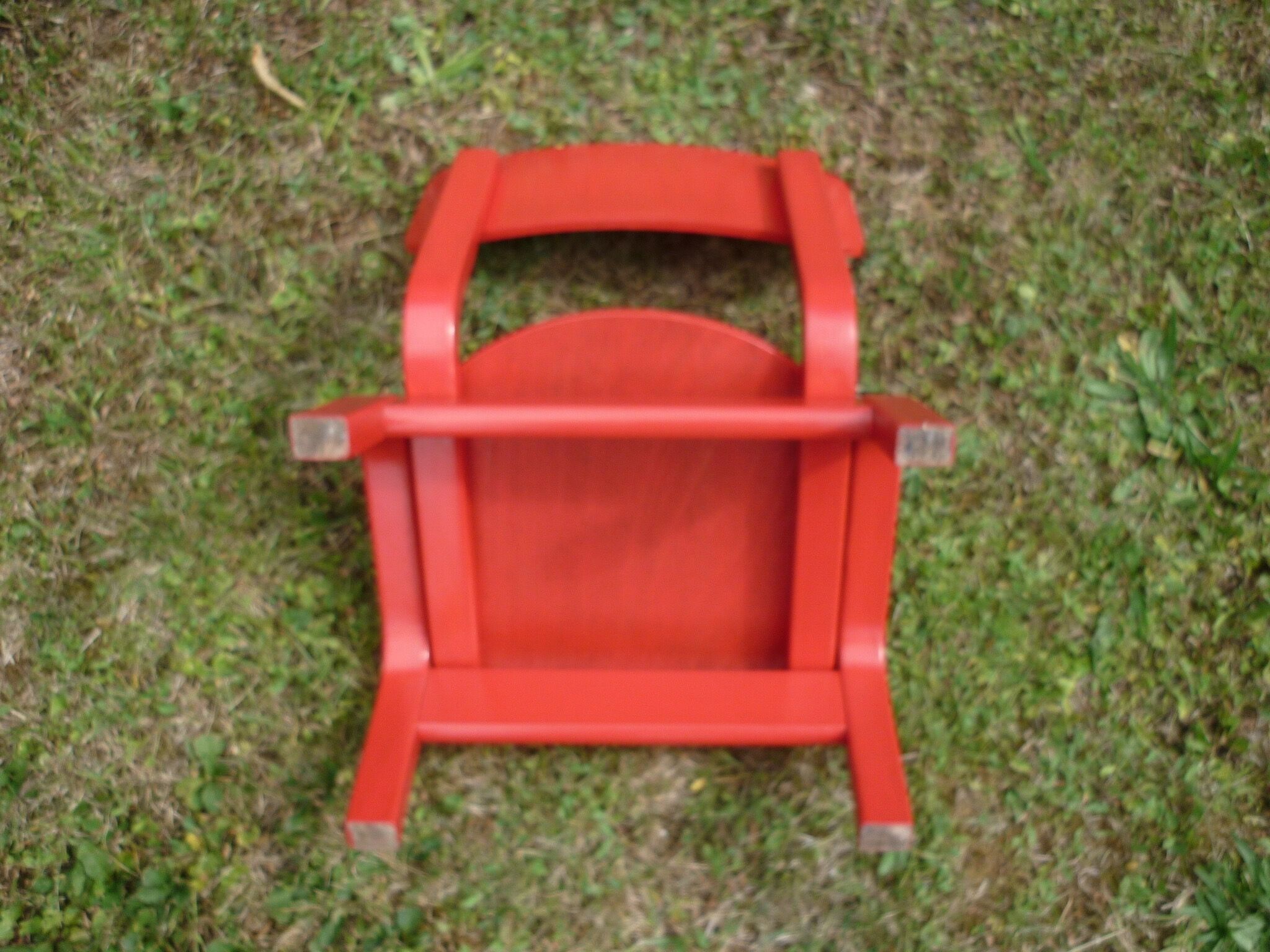 Red low child chair