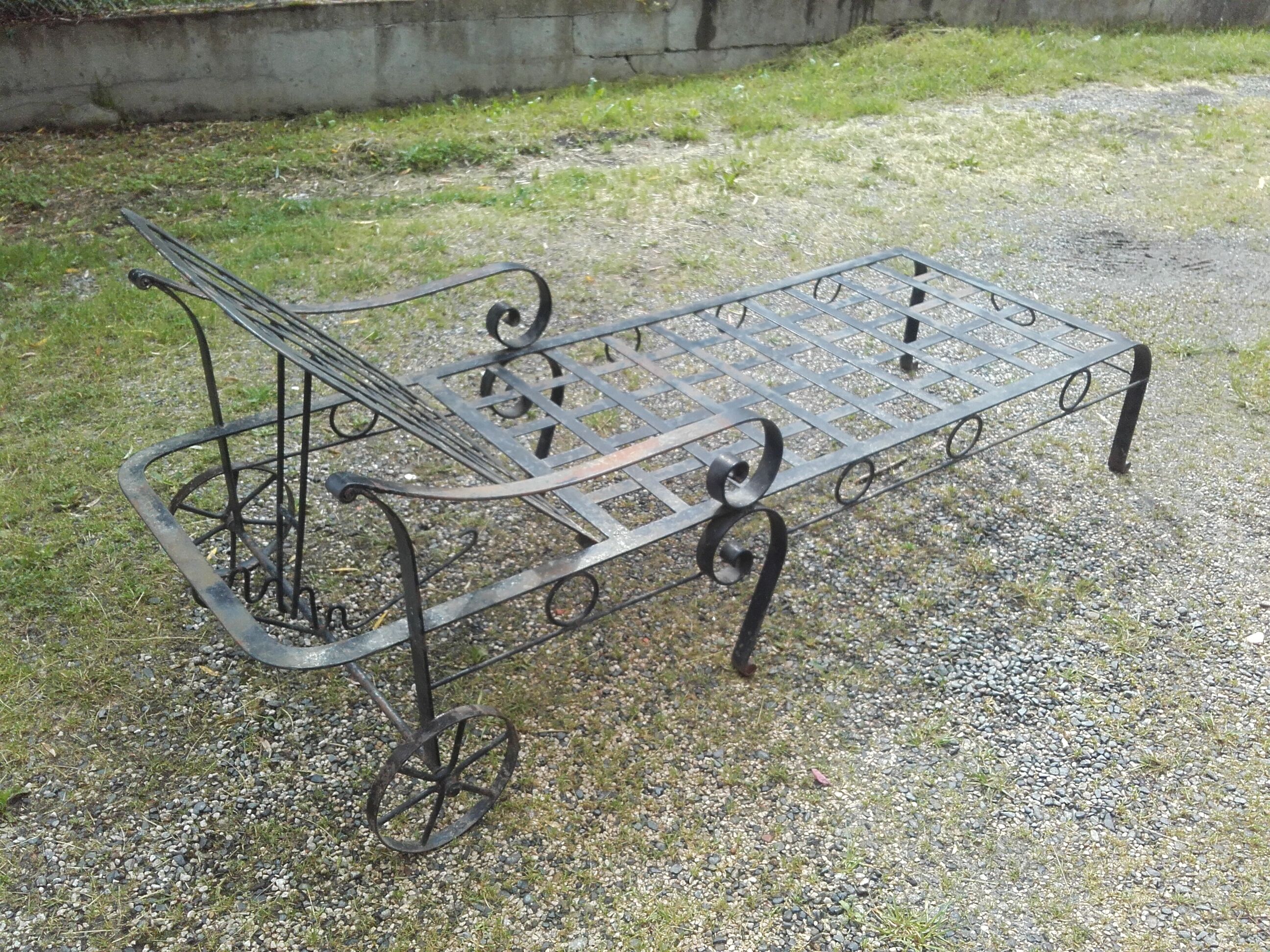 Bathroom in wring iron