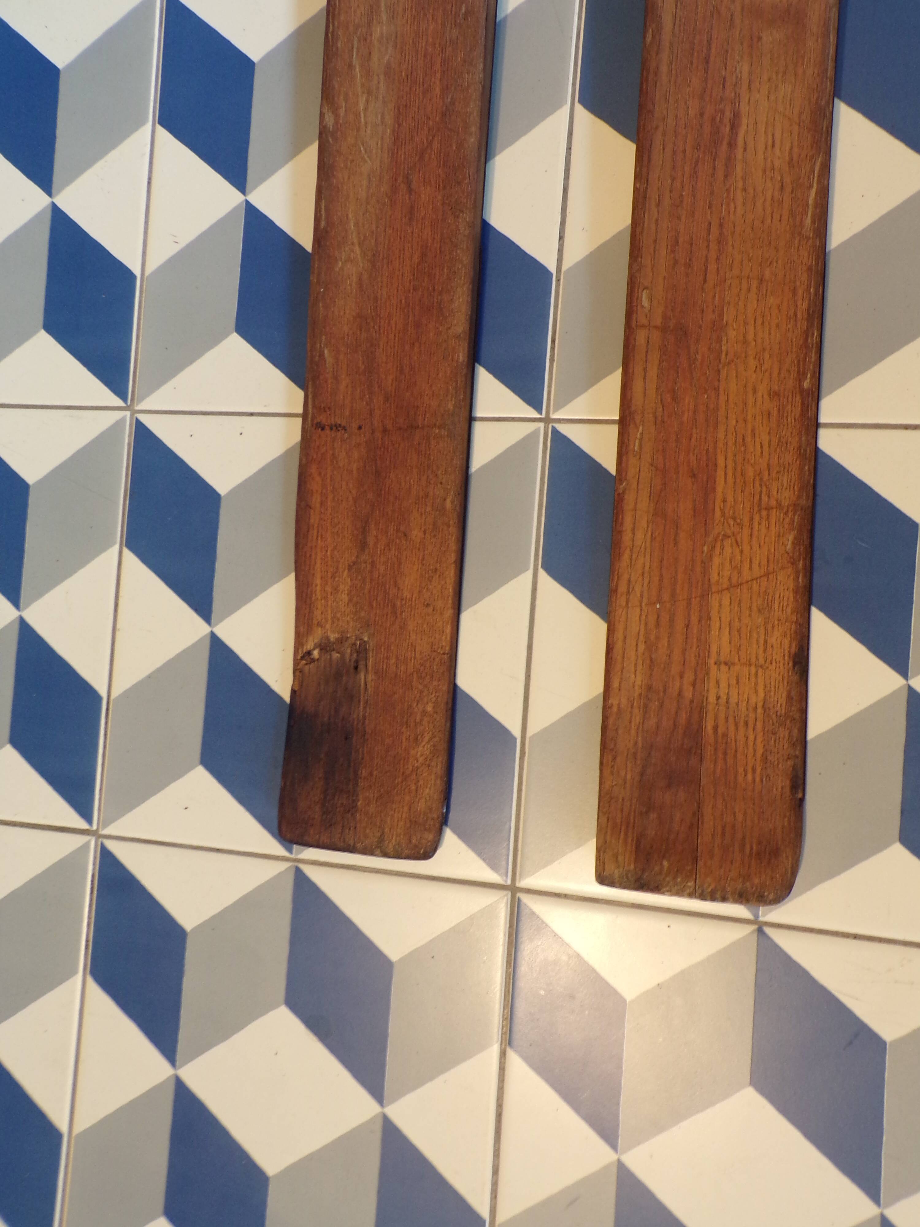 Pair of vintage wooden skis L=200cm