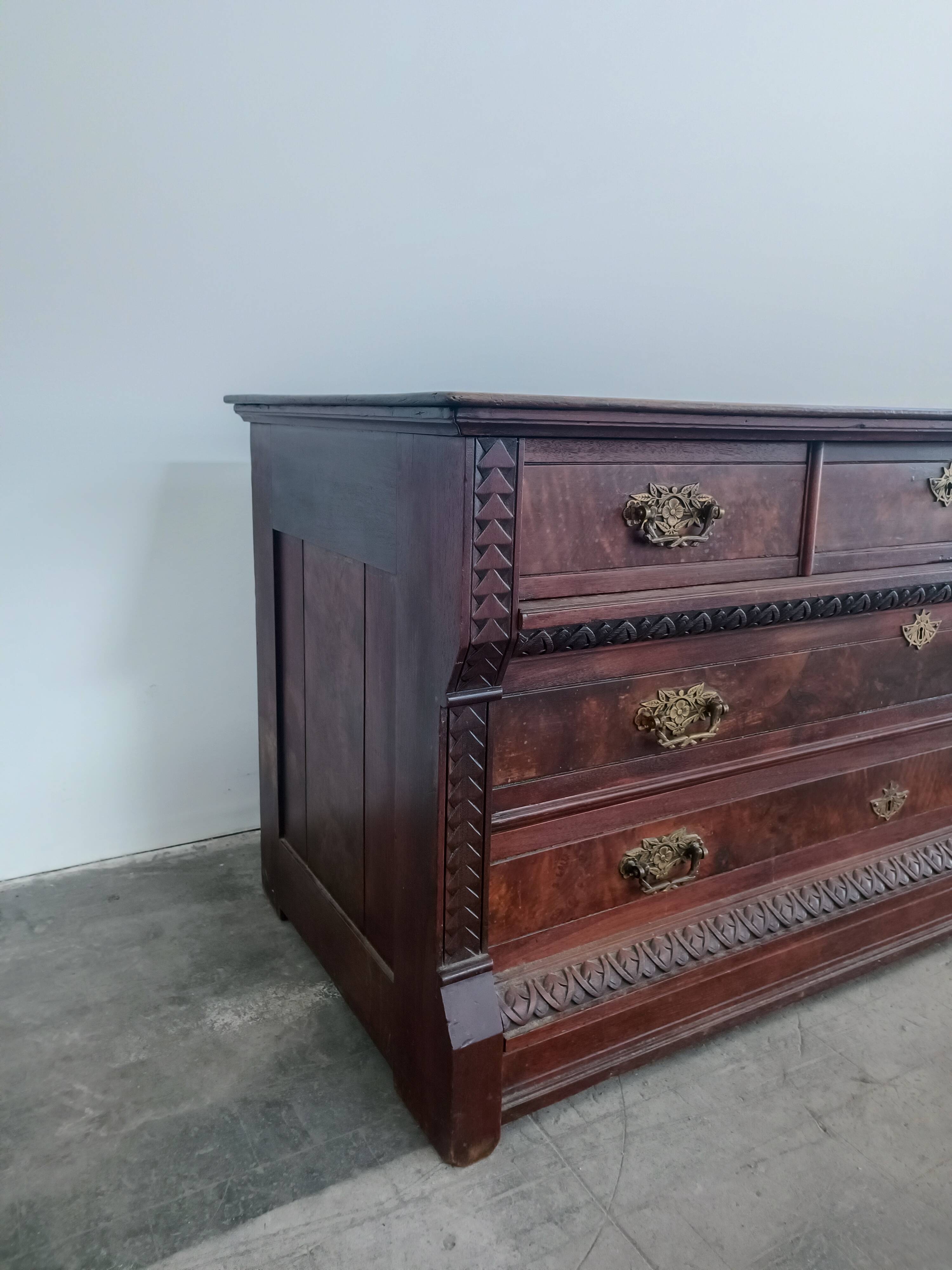 Commode ancienne