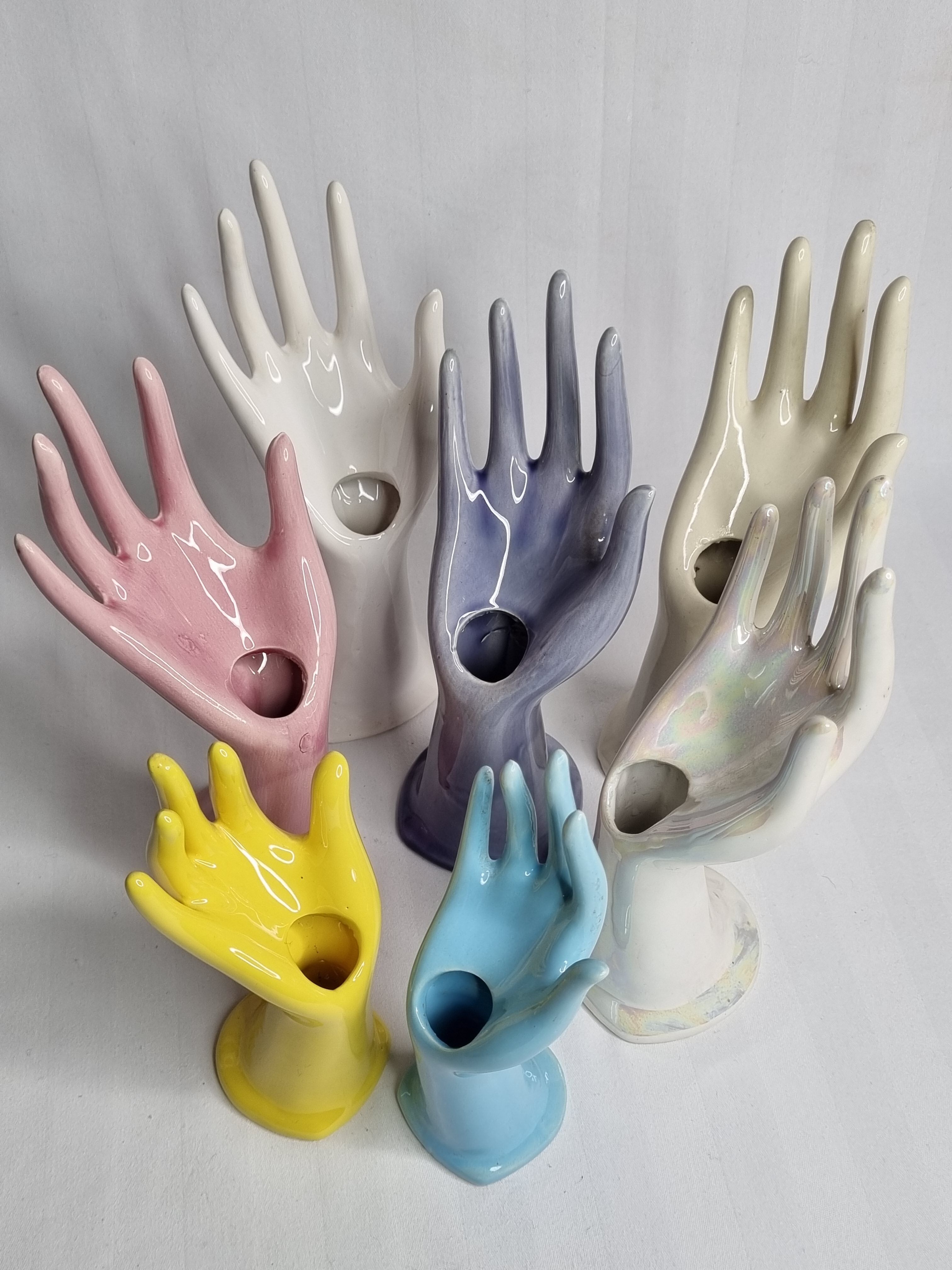 Set of seven hands vintage soliflores rings, 70s
