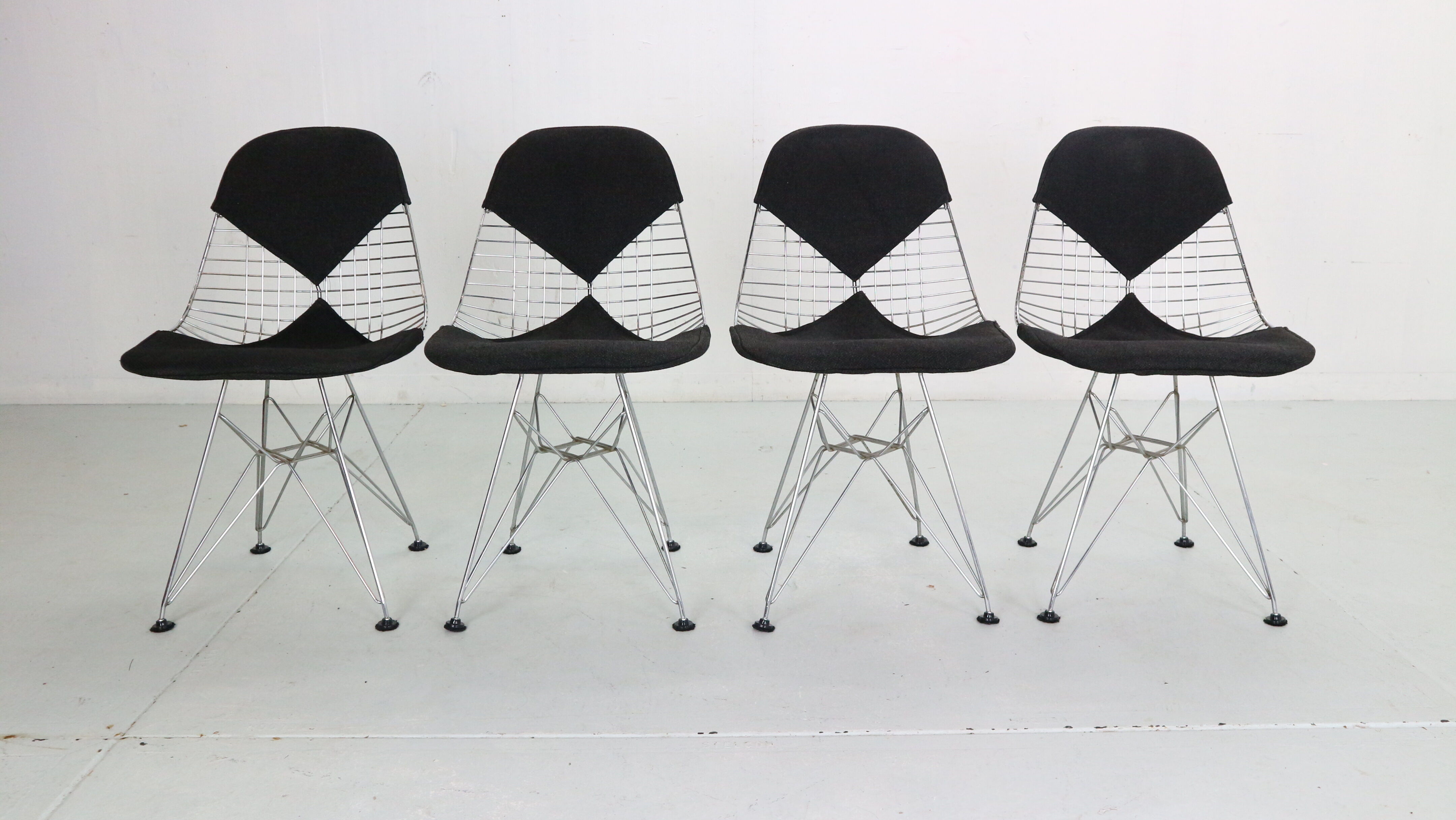 "DKR-2" Set of 4 Wire Chairs 'Bikini' by Eames for Herman Miller, 1960