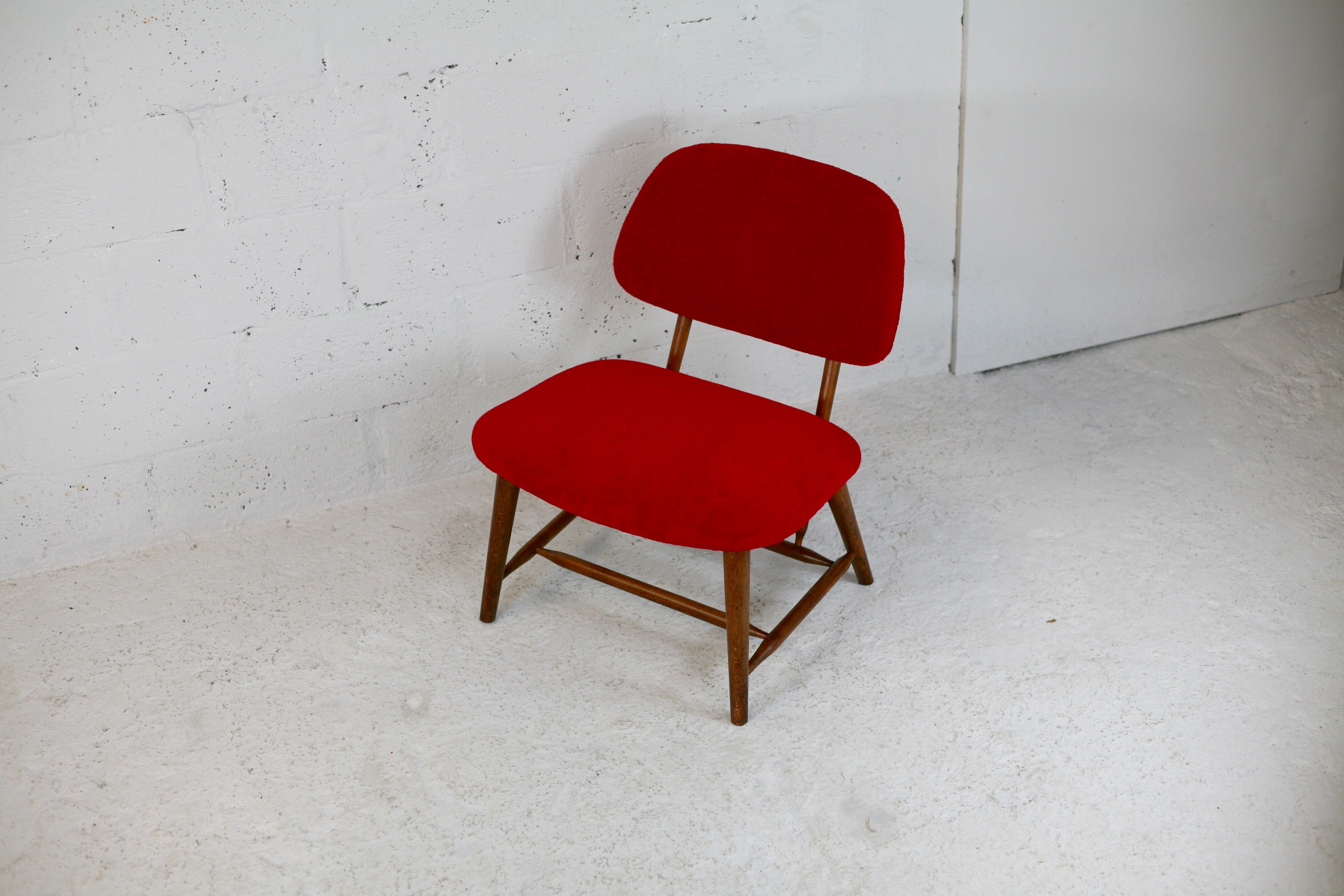 Chauffeuse by Alf Svensson, Model TeVe, published by Ljungs Industrier, Sweden, 1953. Retyped red.