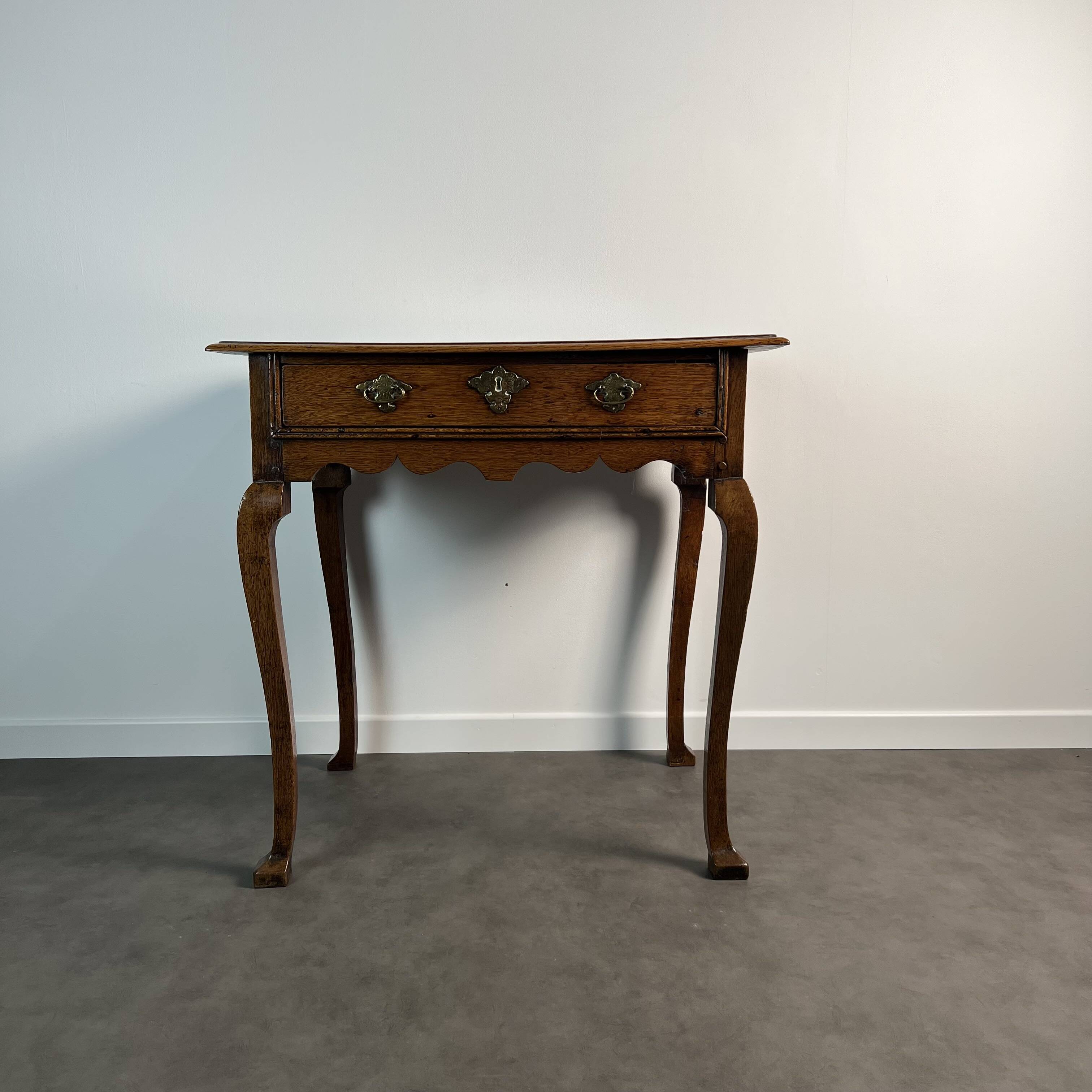 Queen Anne Low-Boy side table in oak, England, 18th century.