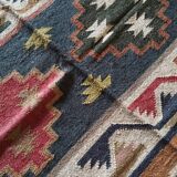 Kilim carpet in burlap and cotton. 120cm x 190cm