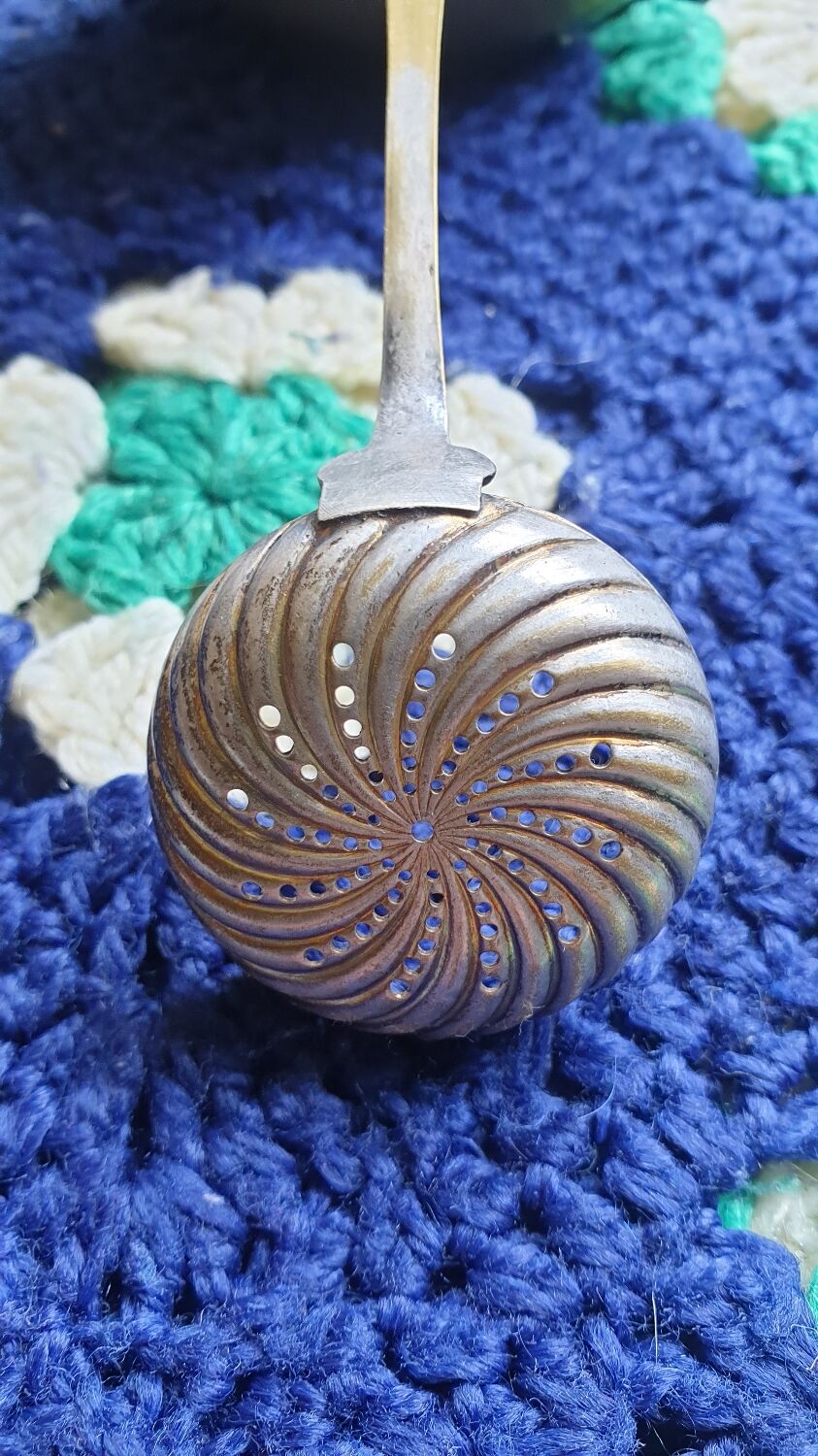 Sprinkling spoon and bowl