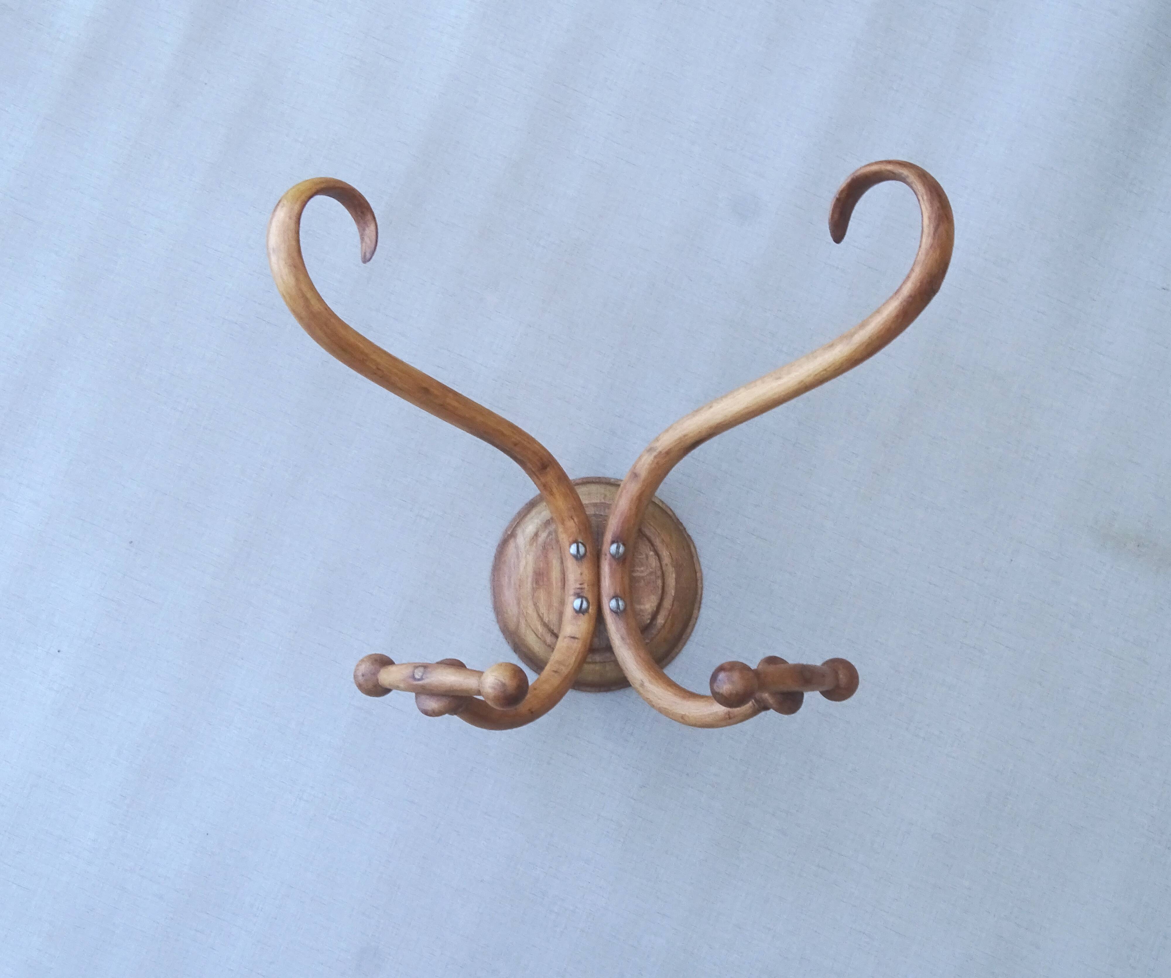 Porte manteaux et chapeaux  THONET à deux esses