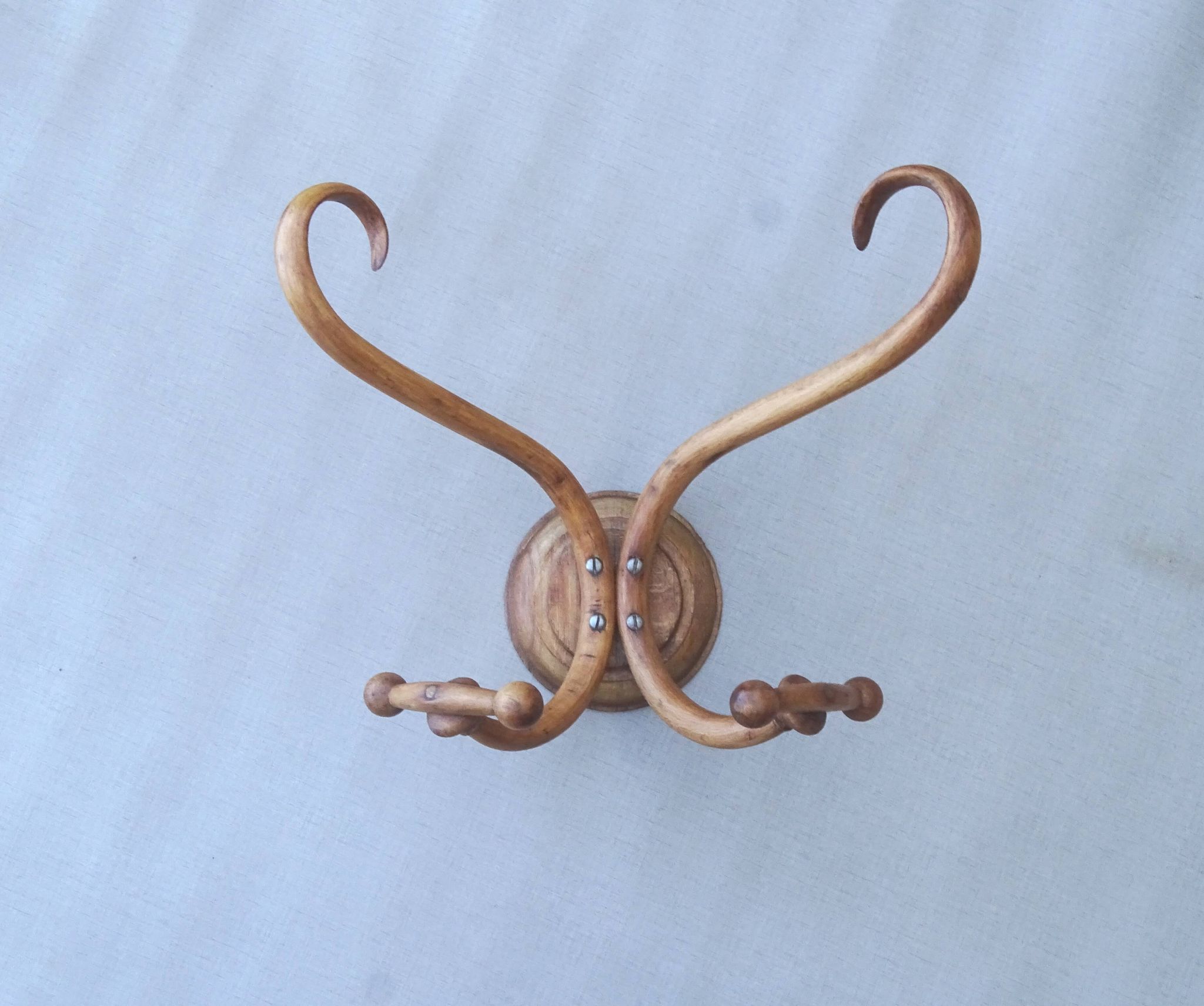 Coat and hat rack THONET with two esses