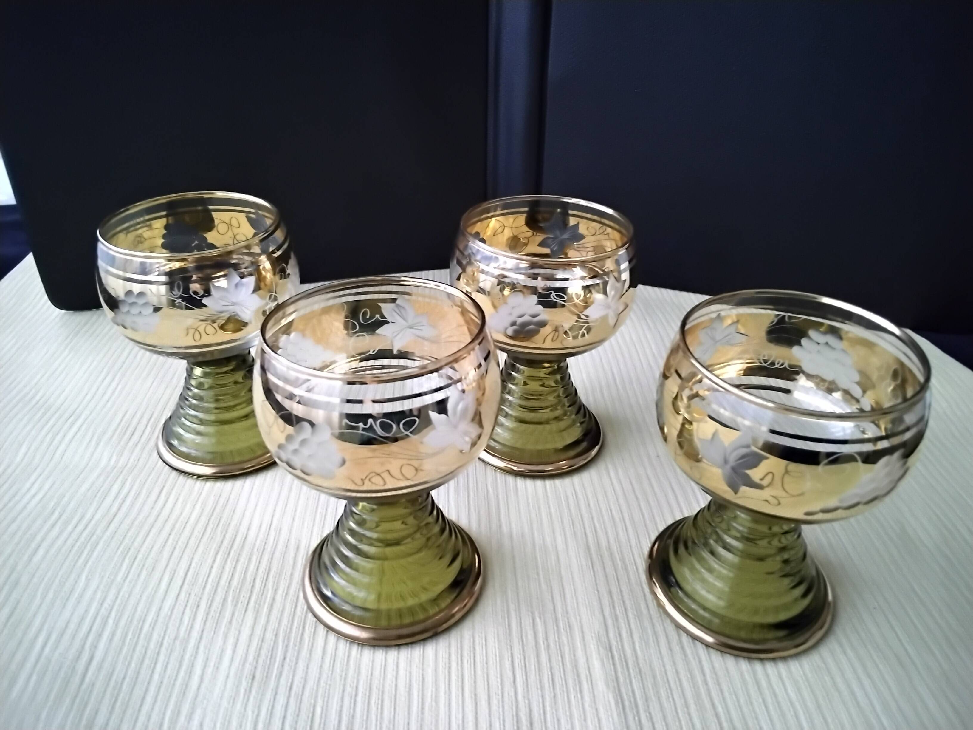 4 White wine glasses with conical stems