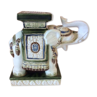 Eléphant en céramique blanche