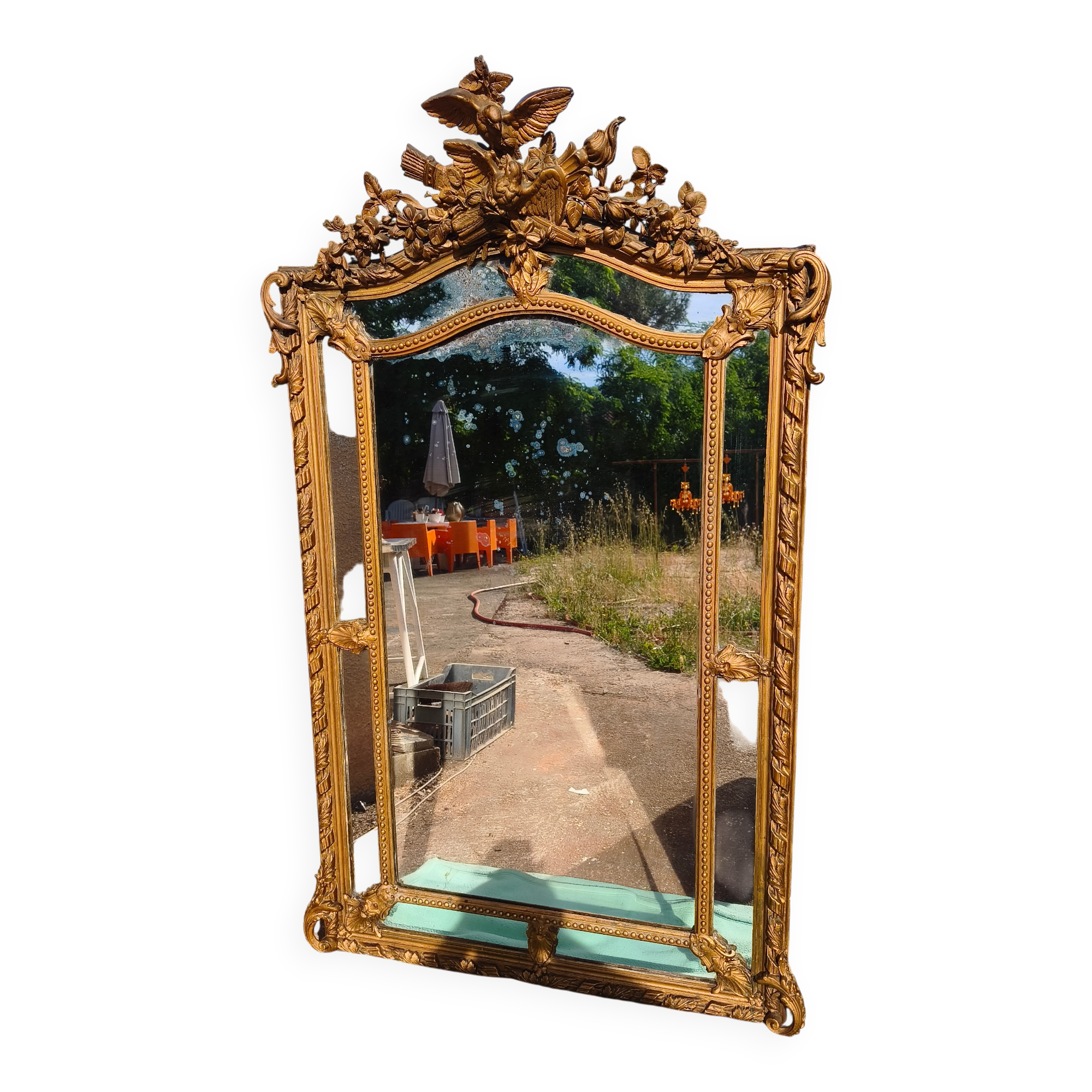 Large closed mirror, 19th century, wood and gilded stucco.