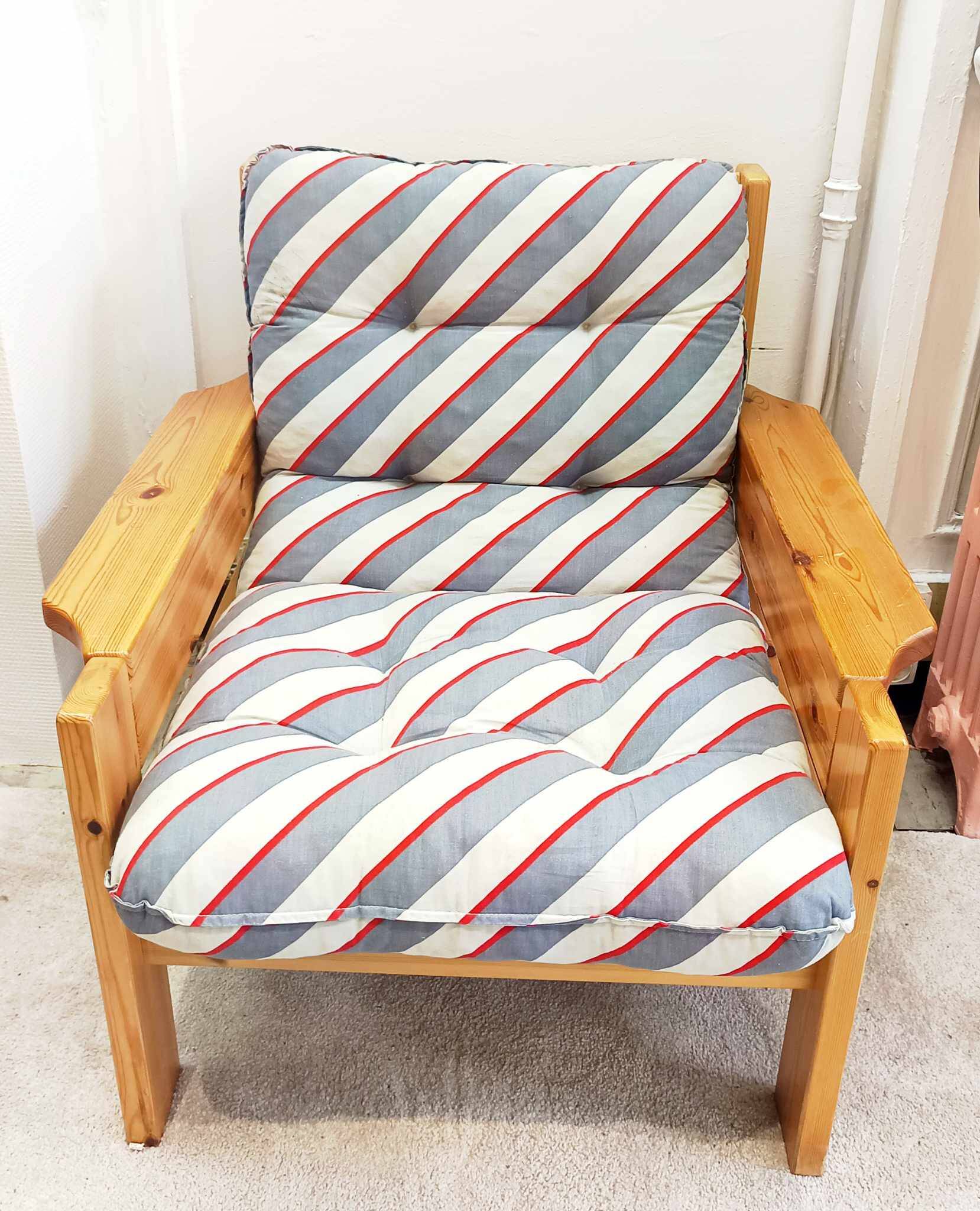 Scandinavian armchair in solid pine 1970