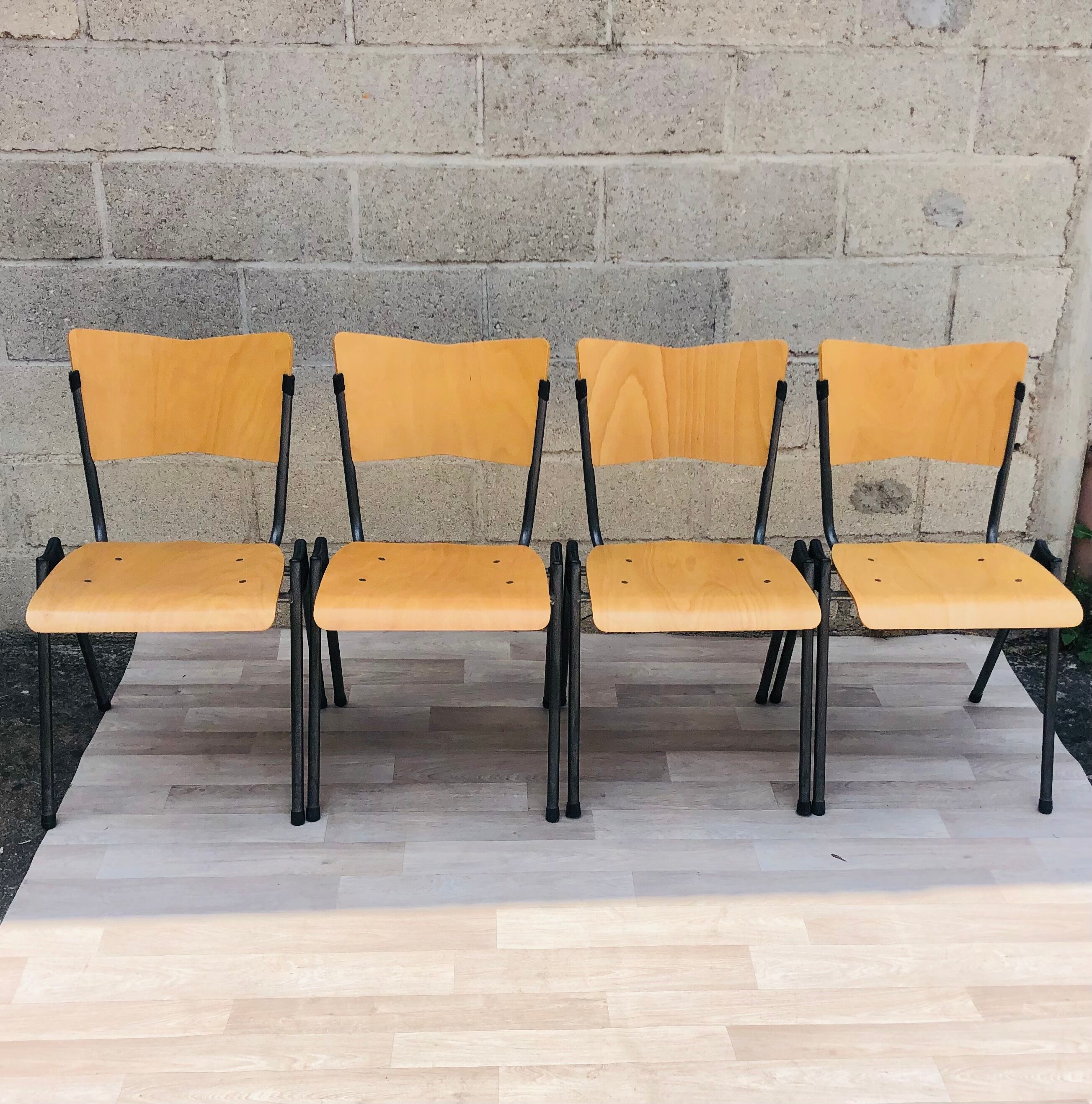 Set of 4 chairs design in wood