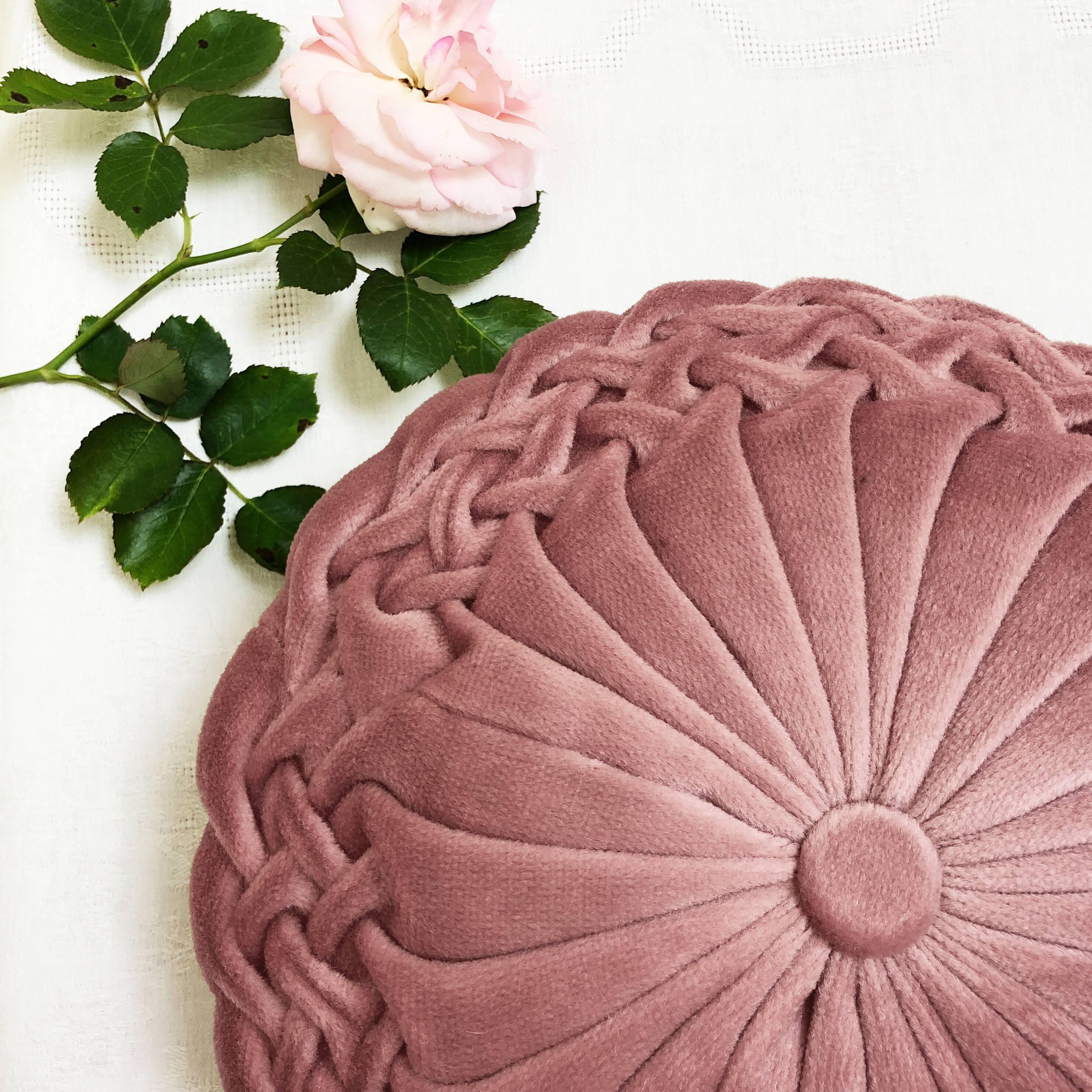 Coussin plissé ancien en velours rose