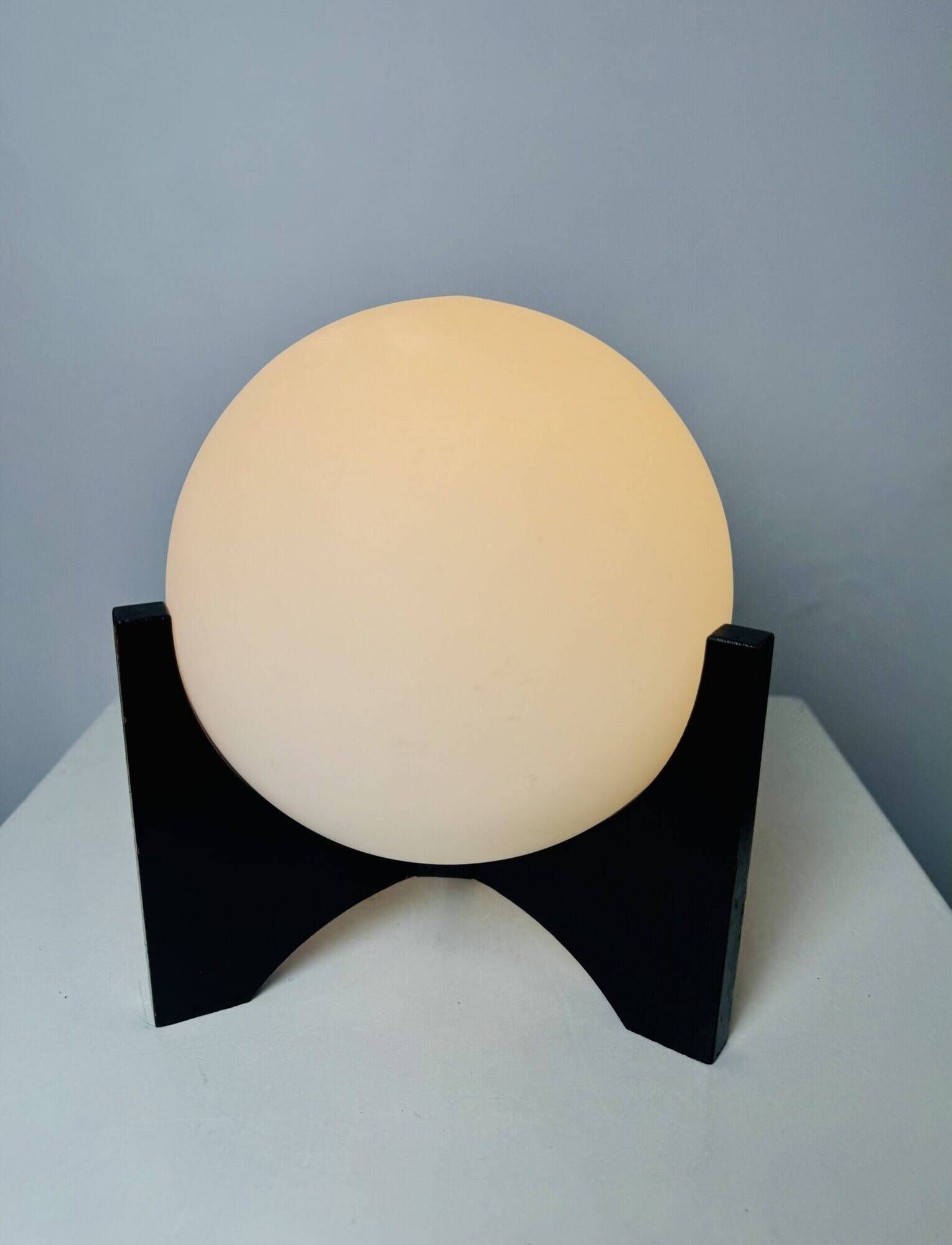 D-2022 Hokusai Table Lamp In Wenge Wood By Raak Amsterdam, The Netherlands 1960S