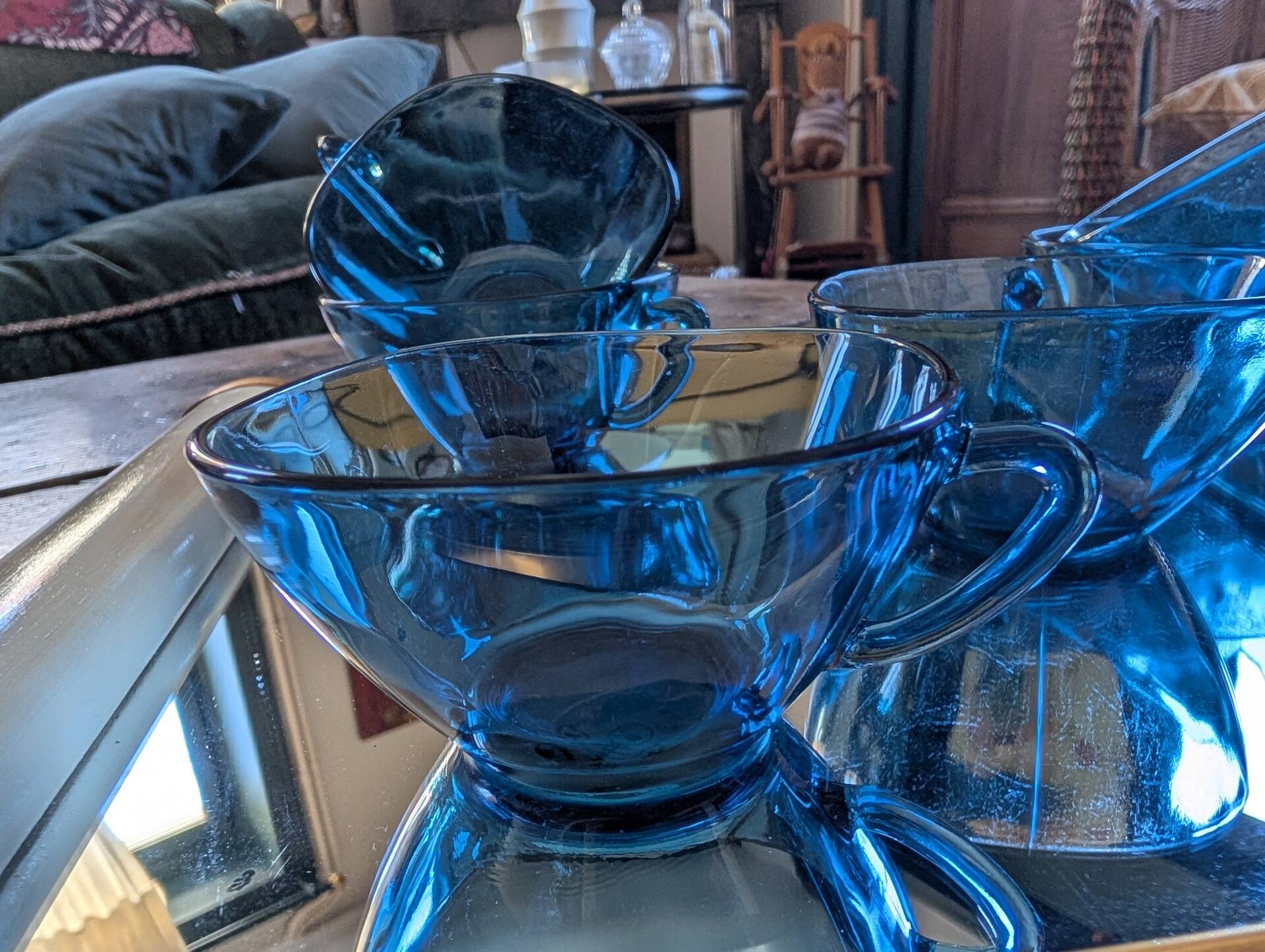 8 lagoon blue cups – 1970s, retro shine