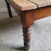 Wooden coffee table with turned legs