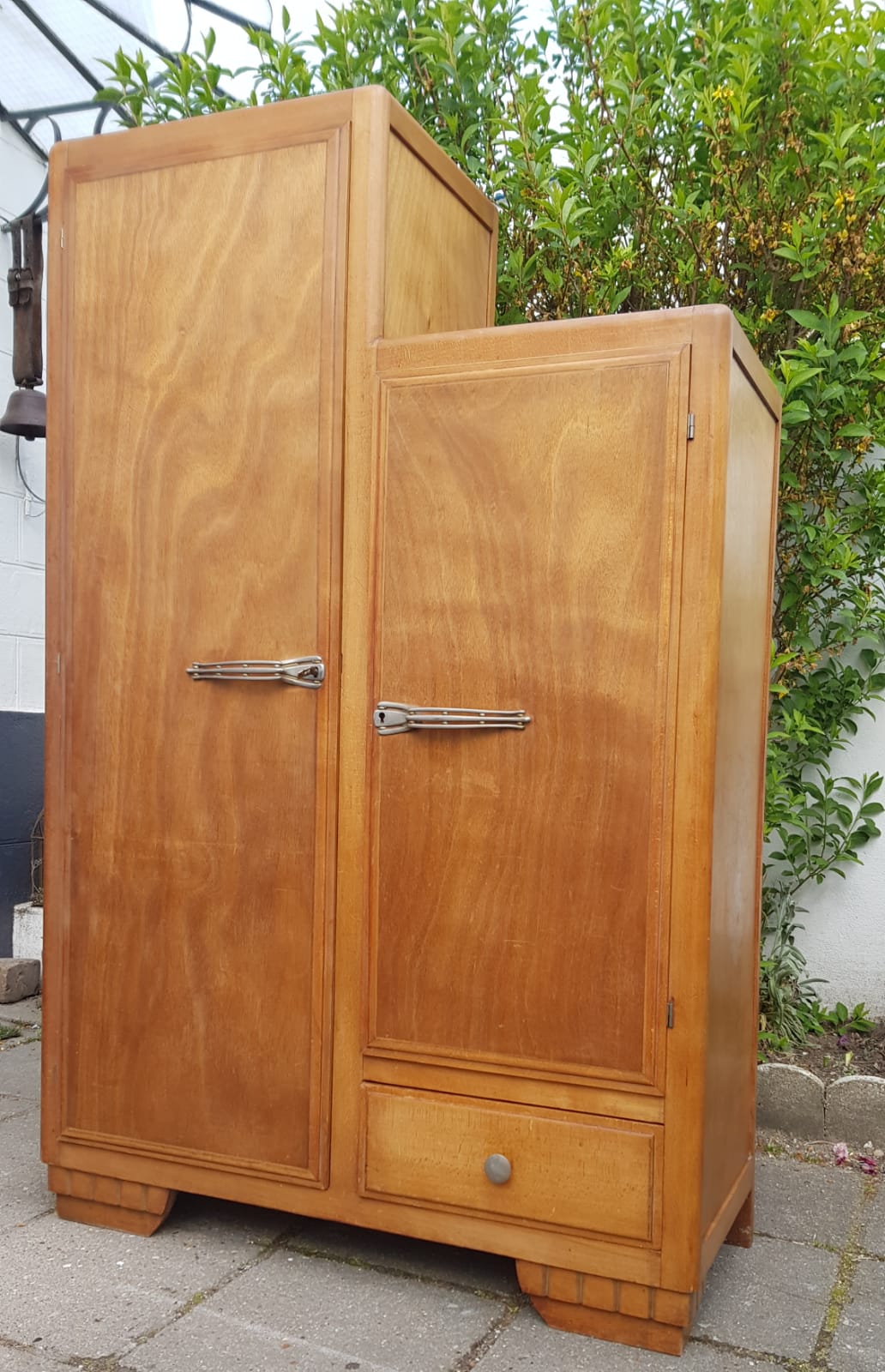 Asymmetrical cabinet 1940