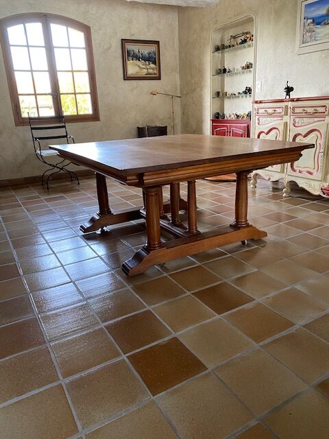 Table ancienne en noyer massif