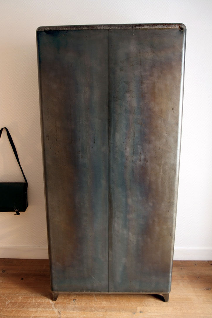 Industrial metal vest 3 doors rounded corners
