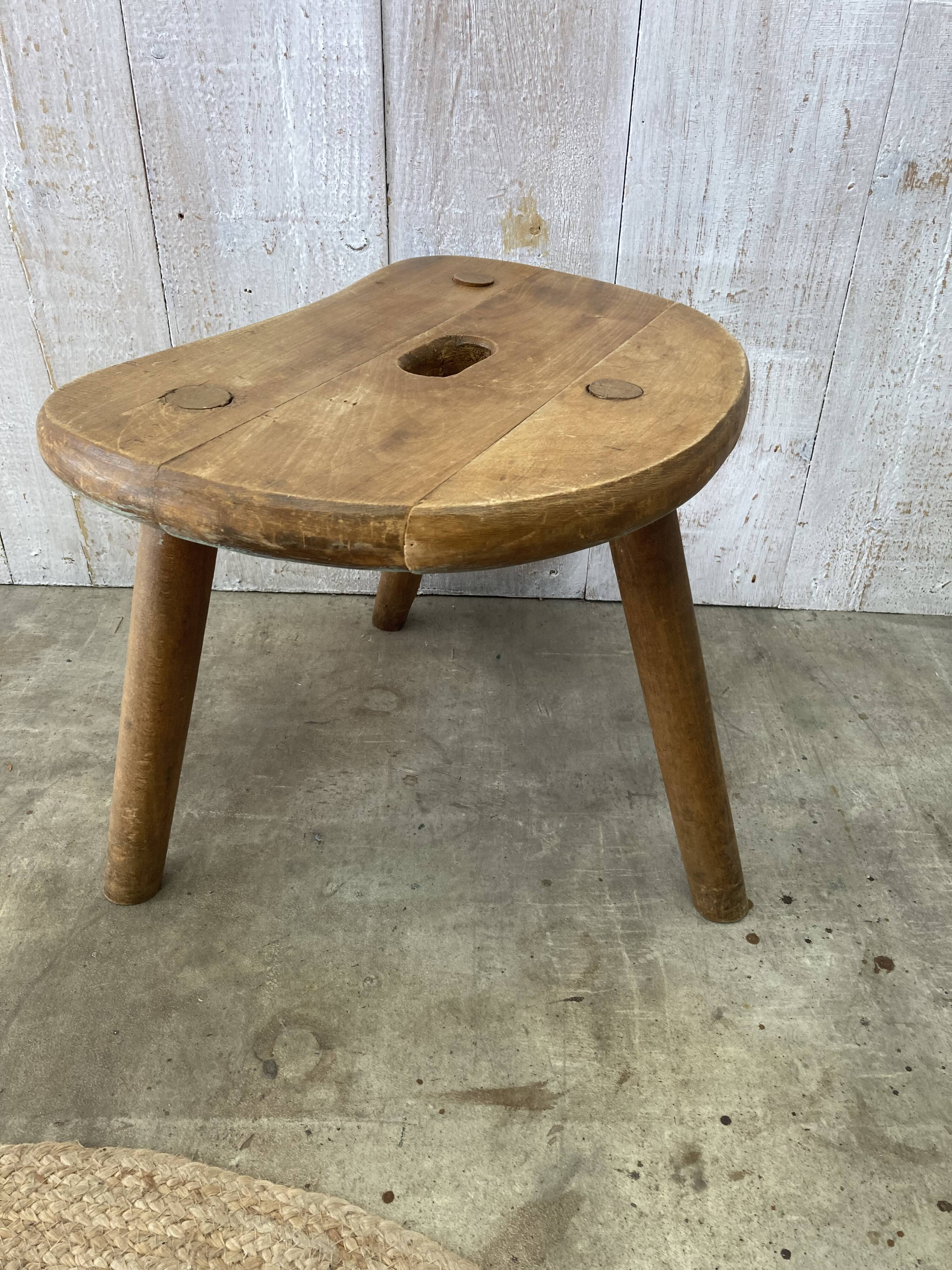 Tripod farm stool