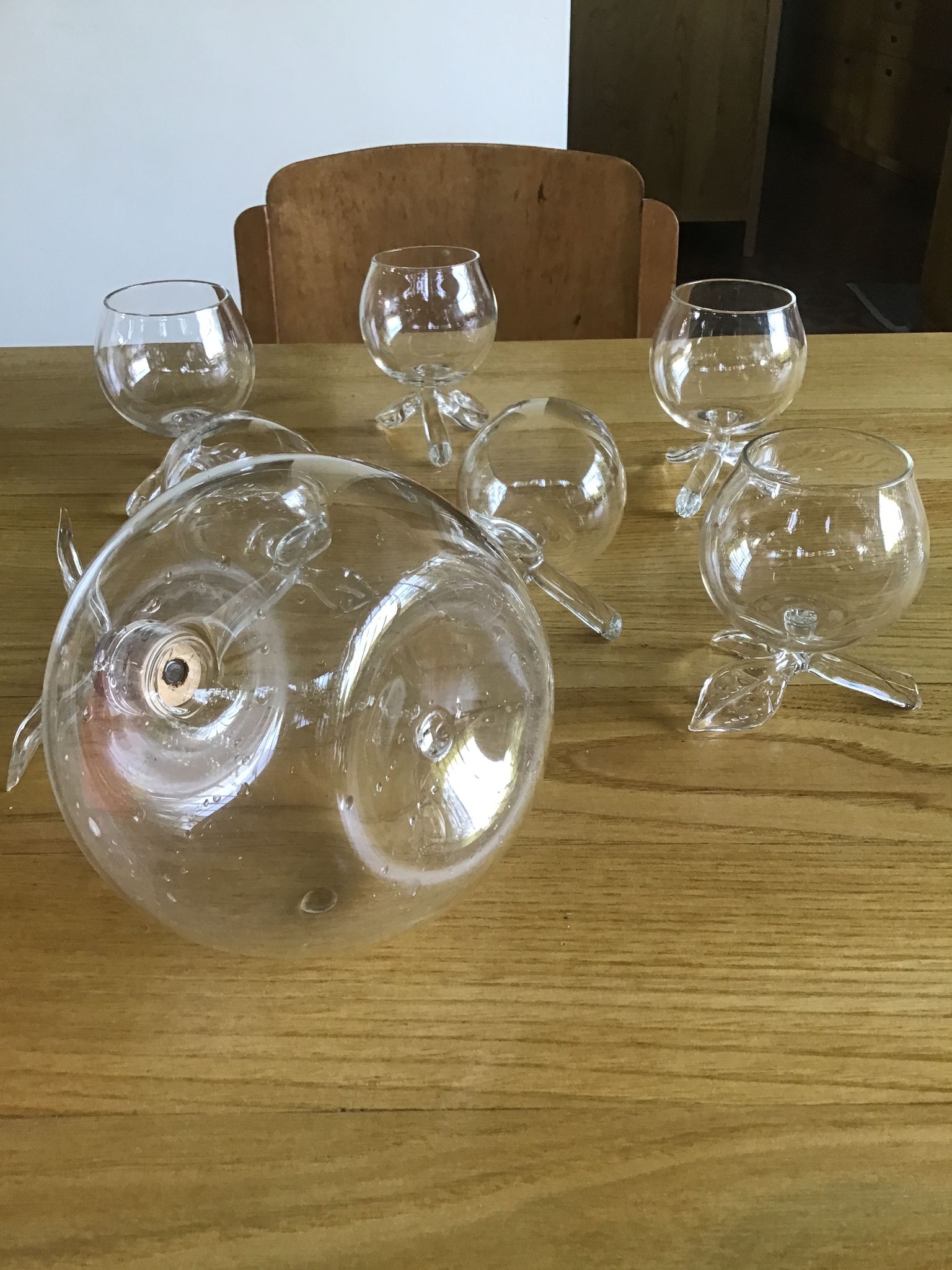 Carafe service and 6 ball glasses