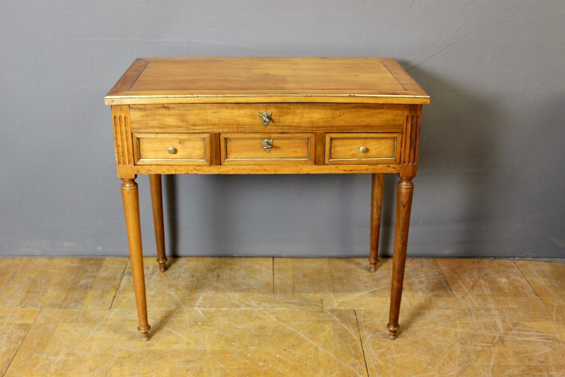 Coiffeuse d'homme en Merisier  , époque Directoire
