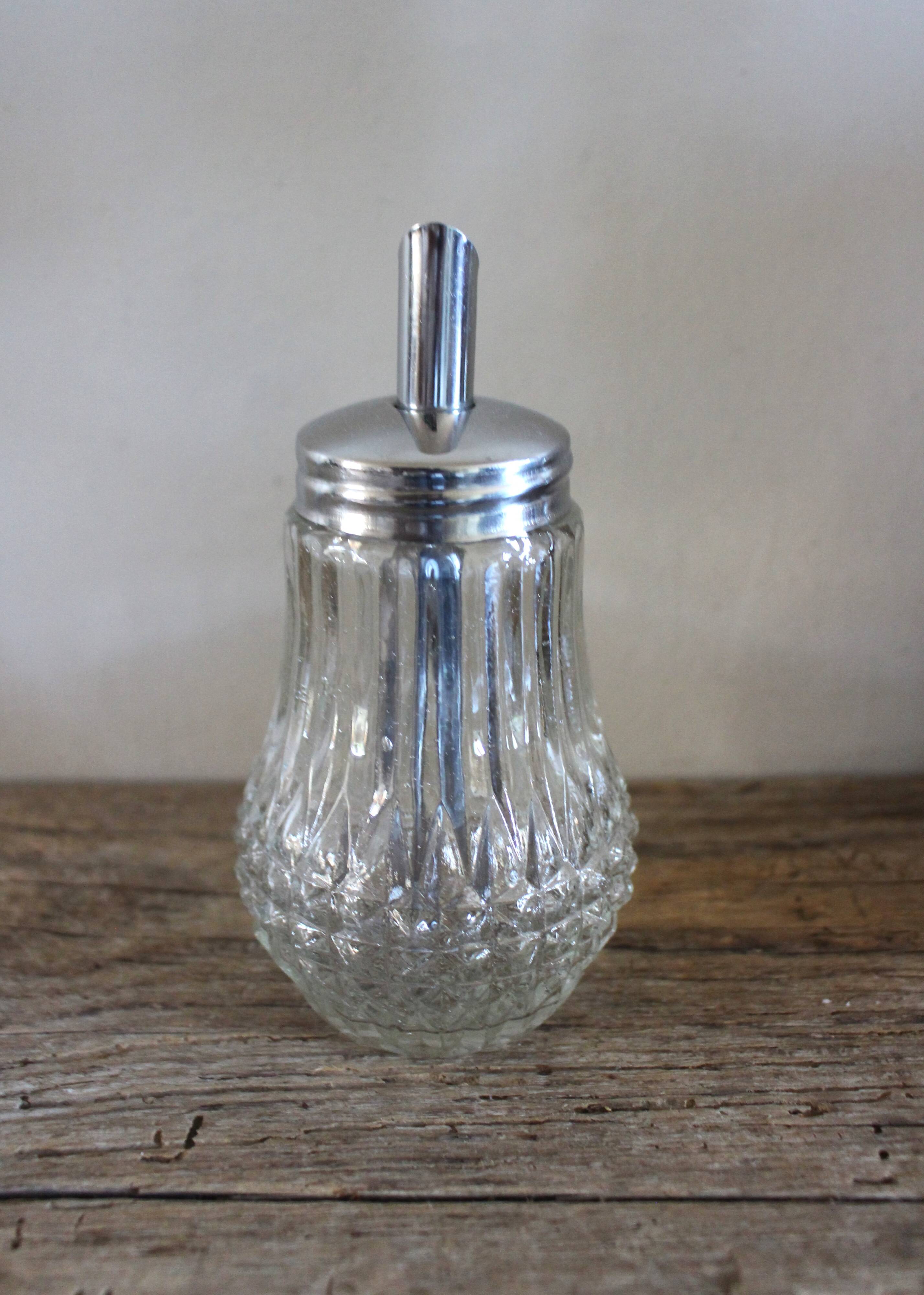 Sucrier vintage en verre ciselé à bec verseur